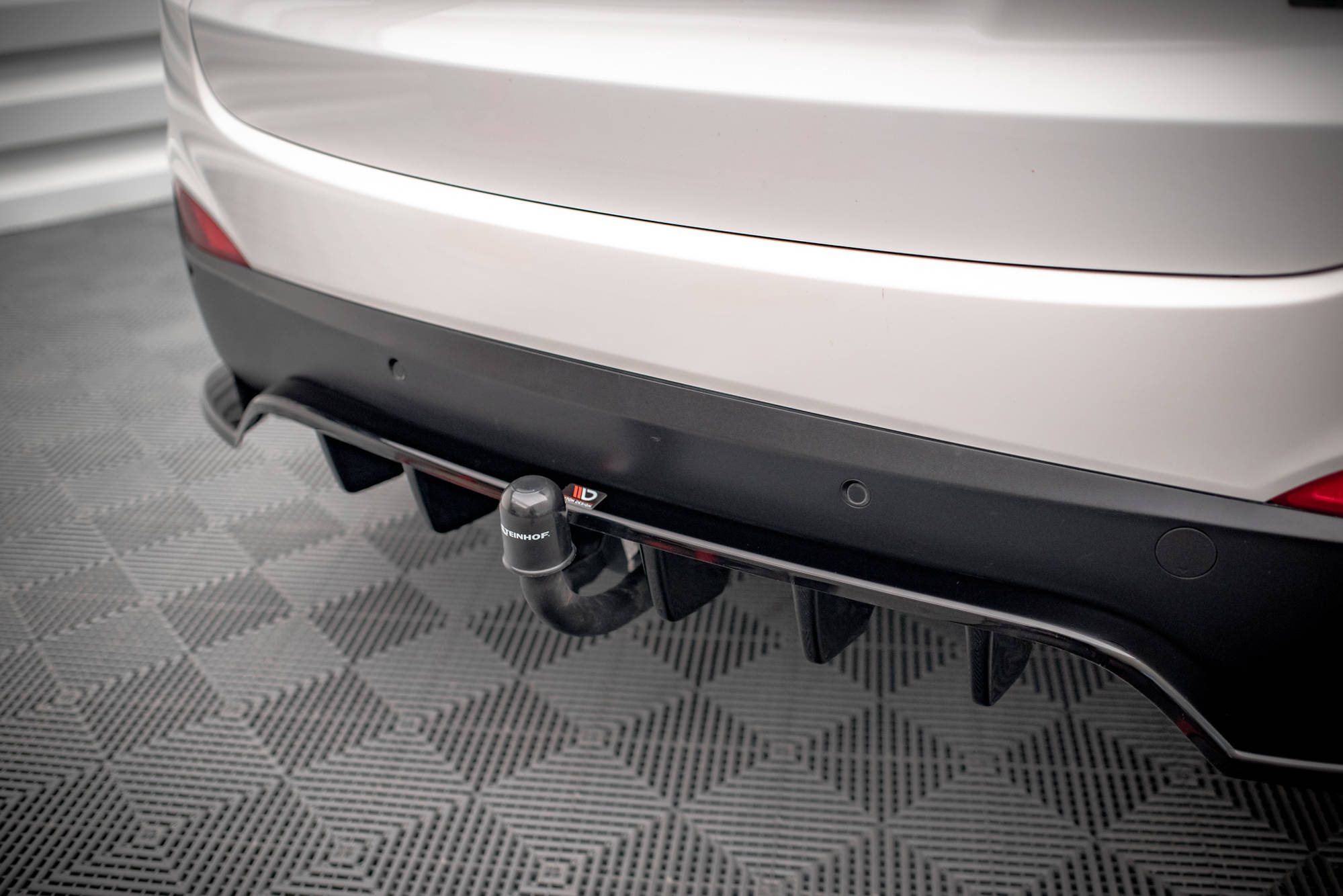 Central Rear Splitter (Vertical Bars) Hyundai IX35 Mk1 - 4