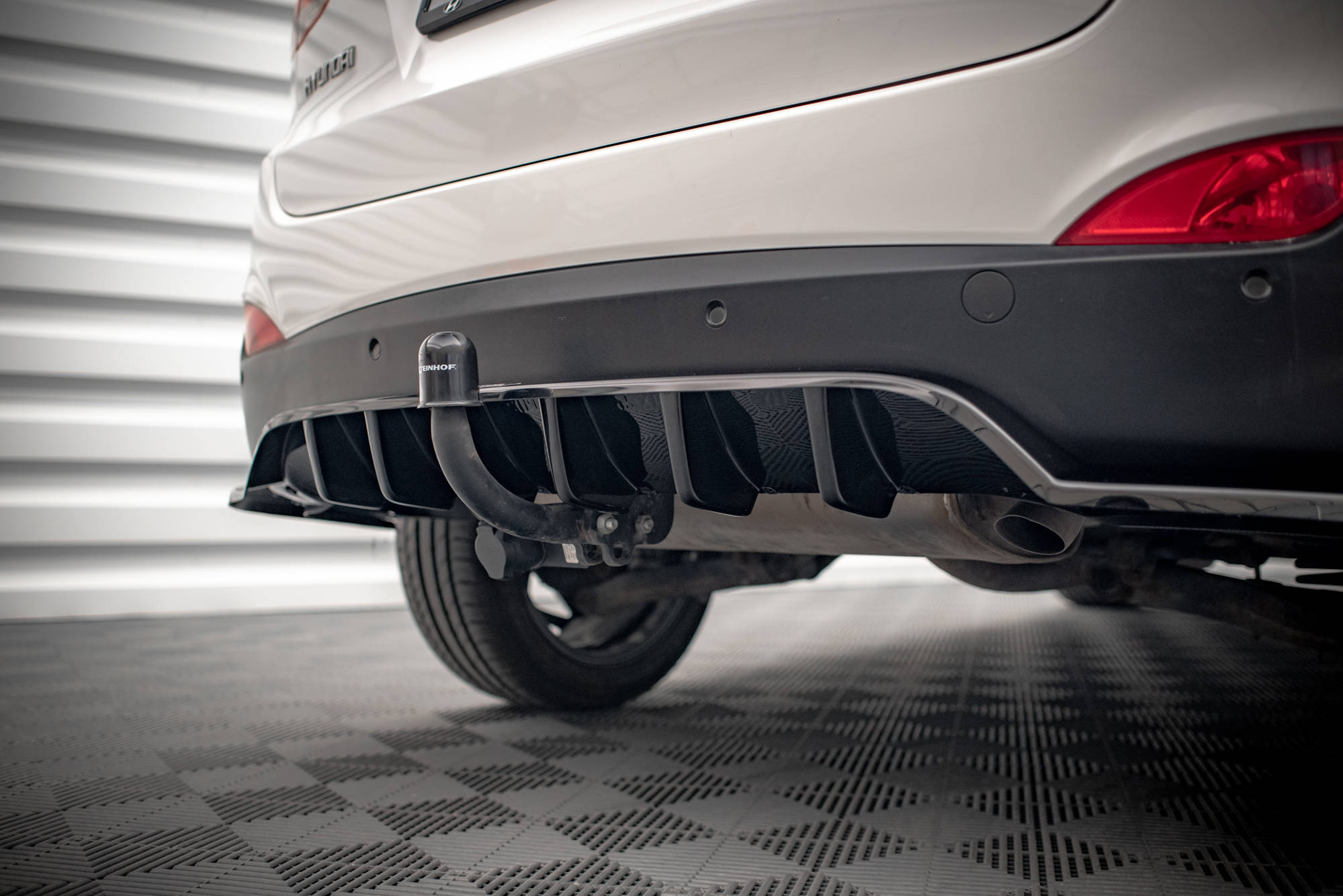 Central Rear Splitter (Vertical Bars) Hyundai IX35 Mk1 - 6