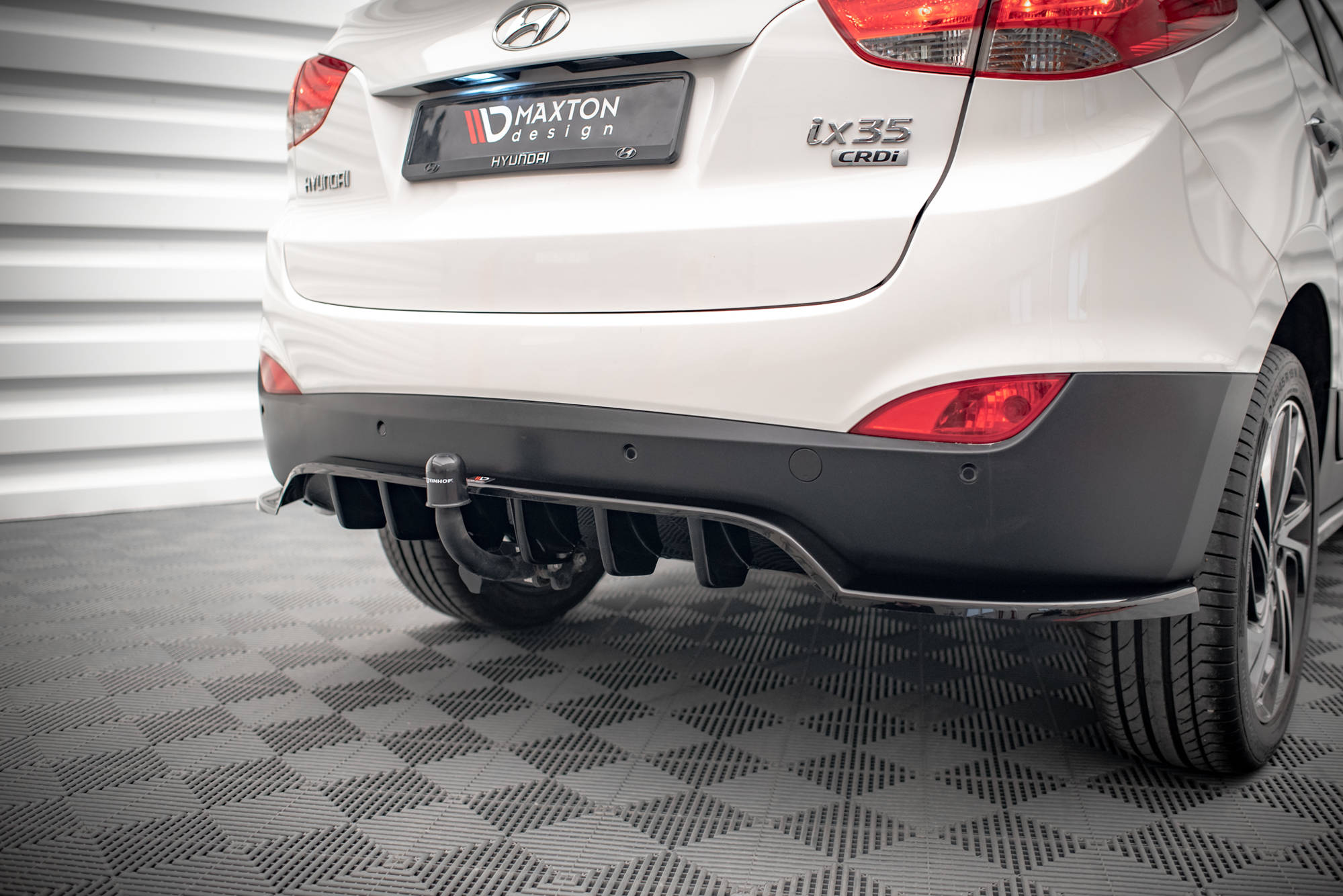 Central Rear Splitter (Vertical Bars) Hyundai IX35 Mk1 - 3