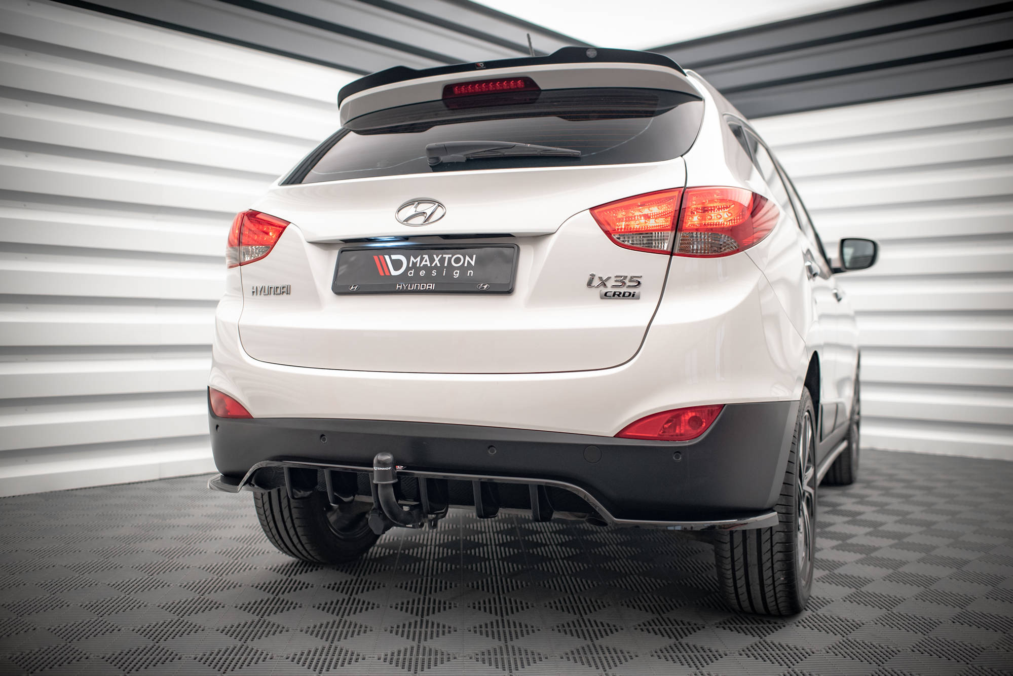 Central Rear Splitter (Vertical Bars) Hyundai IX35 Mk1 - 5