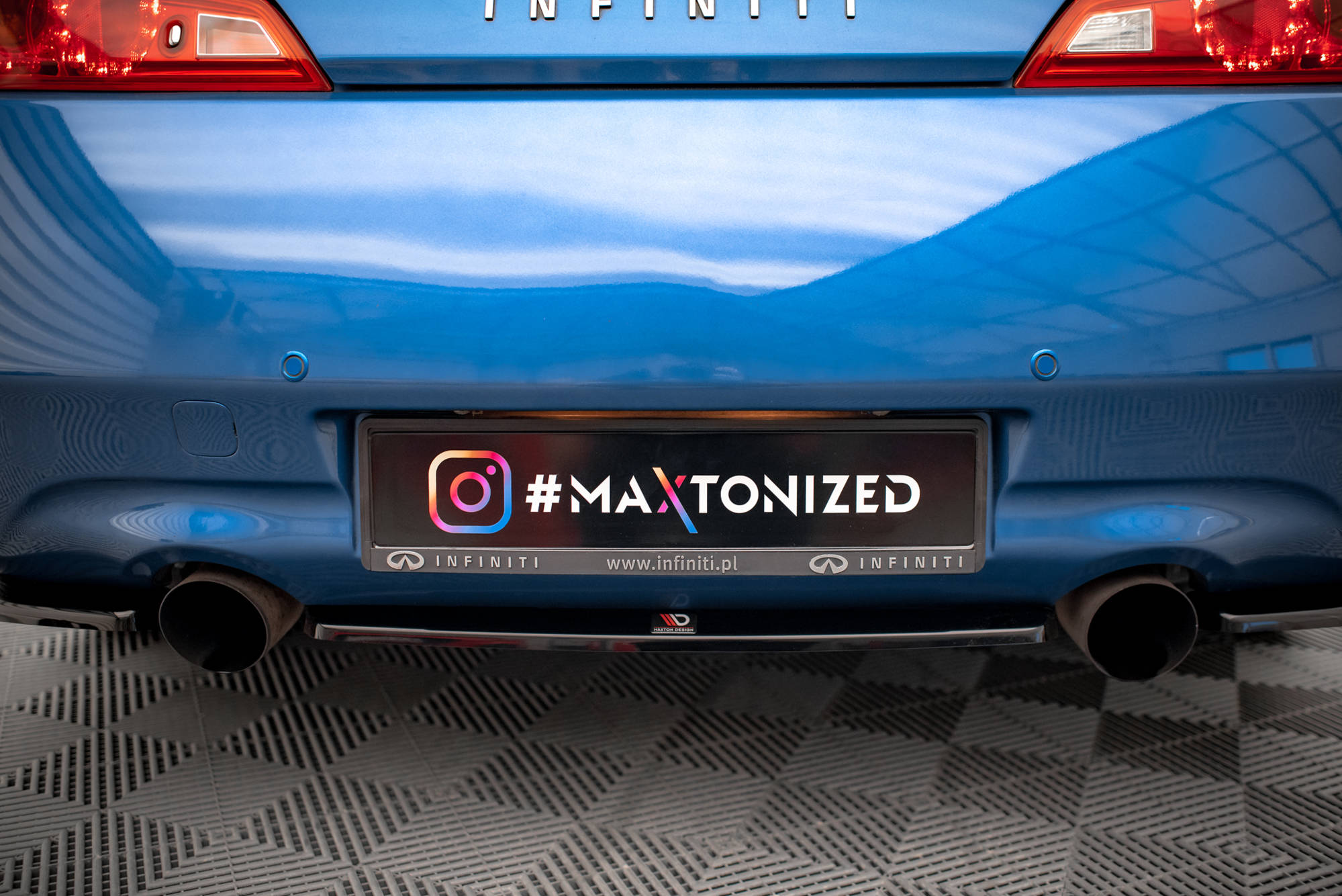 Central Rear Splitter Infiniti G37 Coupe - 2