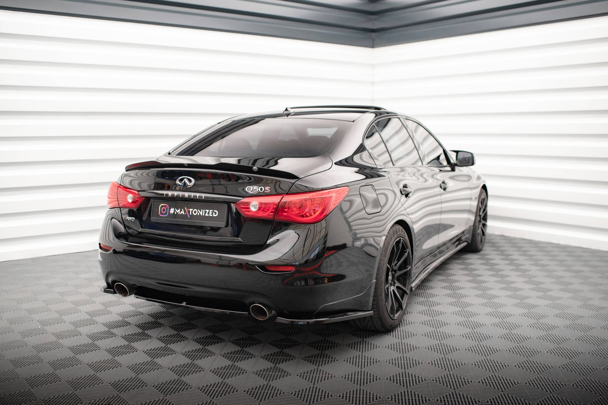 Central Rear Splitter Infiniti Q50 S Mk1 - 2