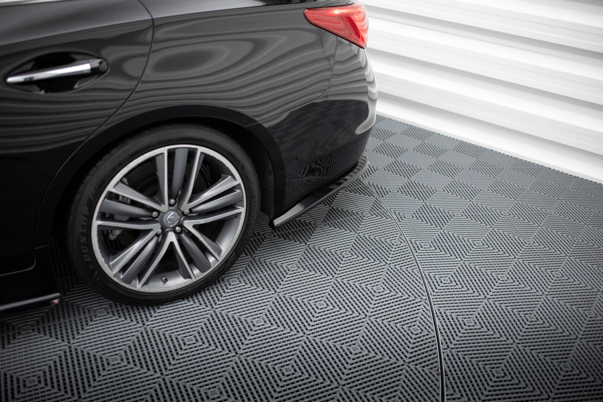 Rear Side Splitters V.2 Infiniti Q50 S Mk1 - 2