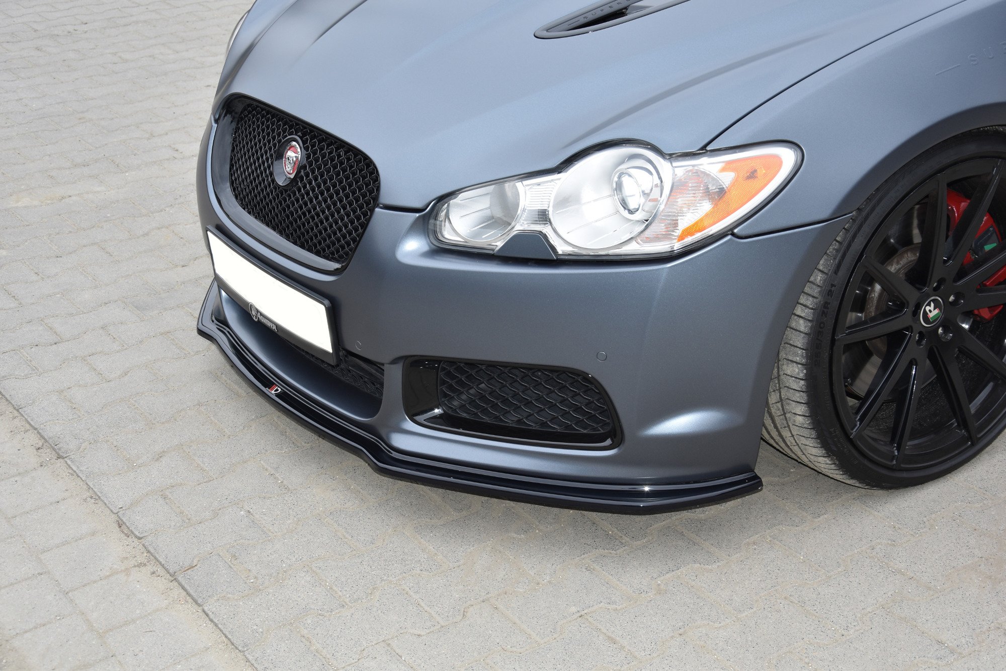 Front Splitter V.1 Jaguar XF- R (2007-2011) - 4