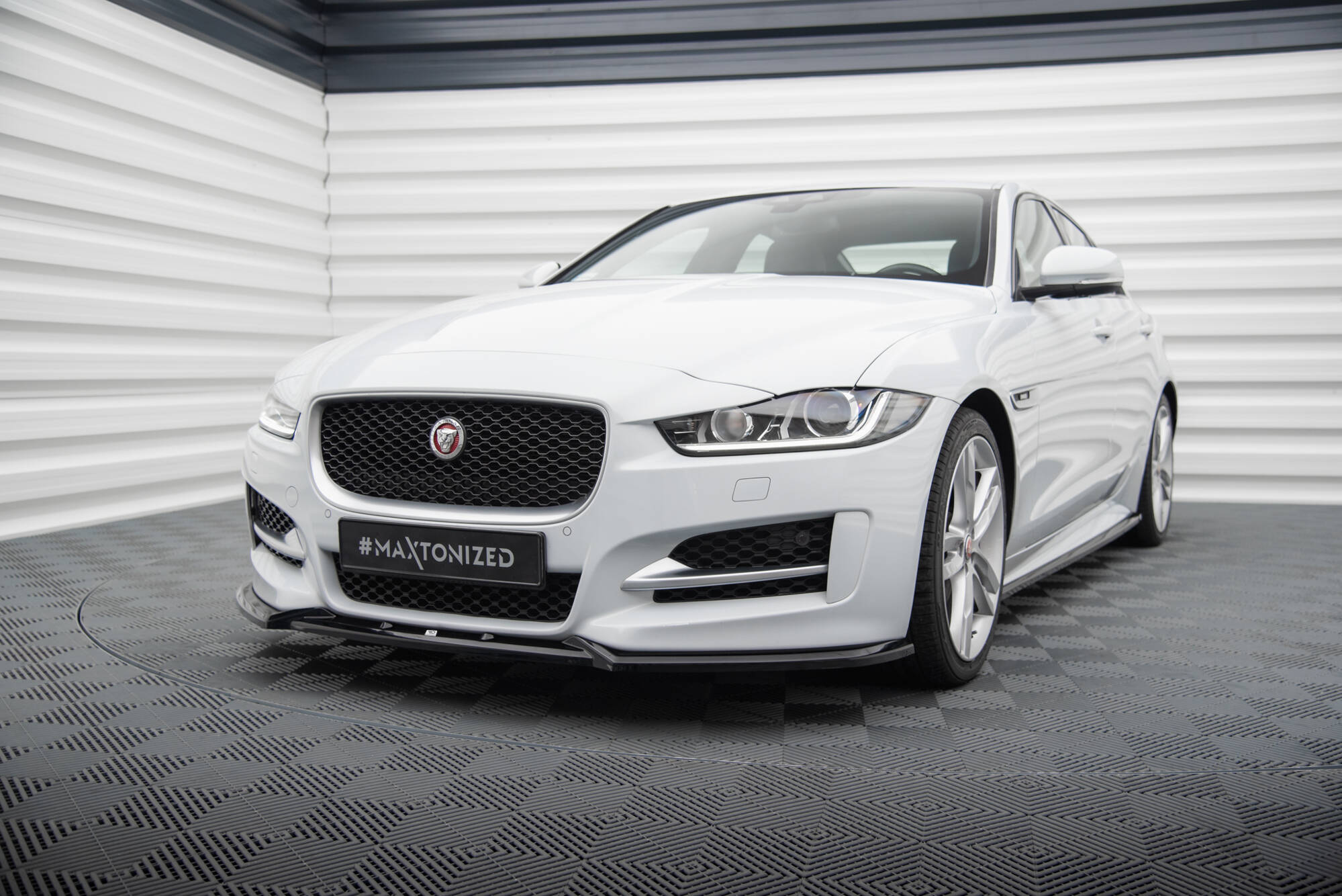Front Splitter V.2 Jaguar XE R-Sport X760 - 4