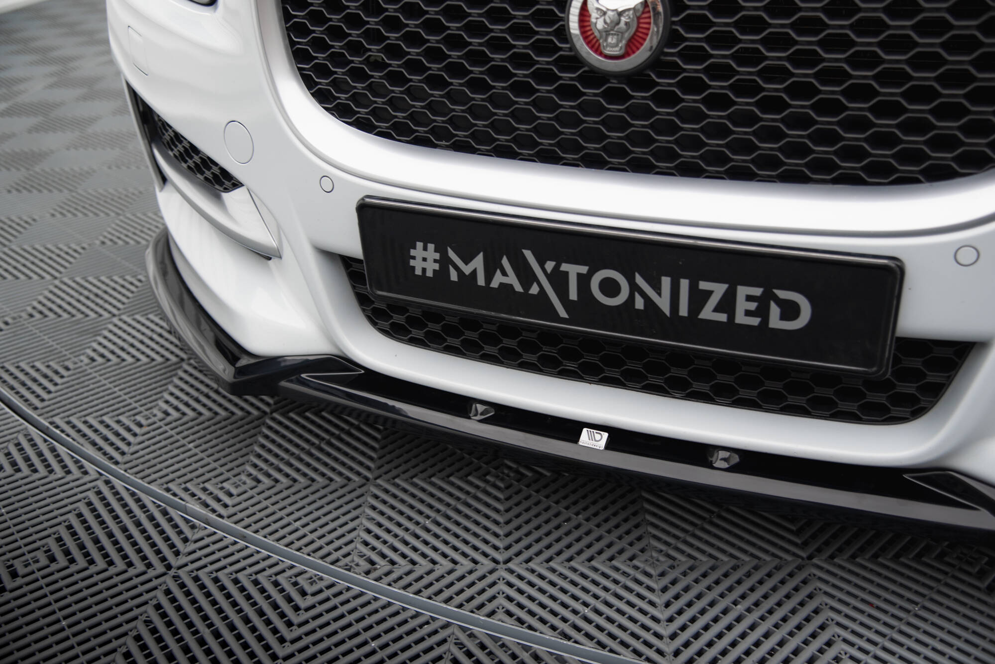 Front Splitter V.2 Jaguar XE R-Sport X760 - 3