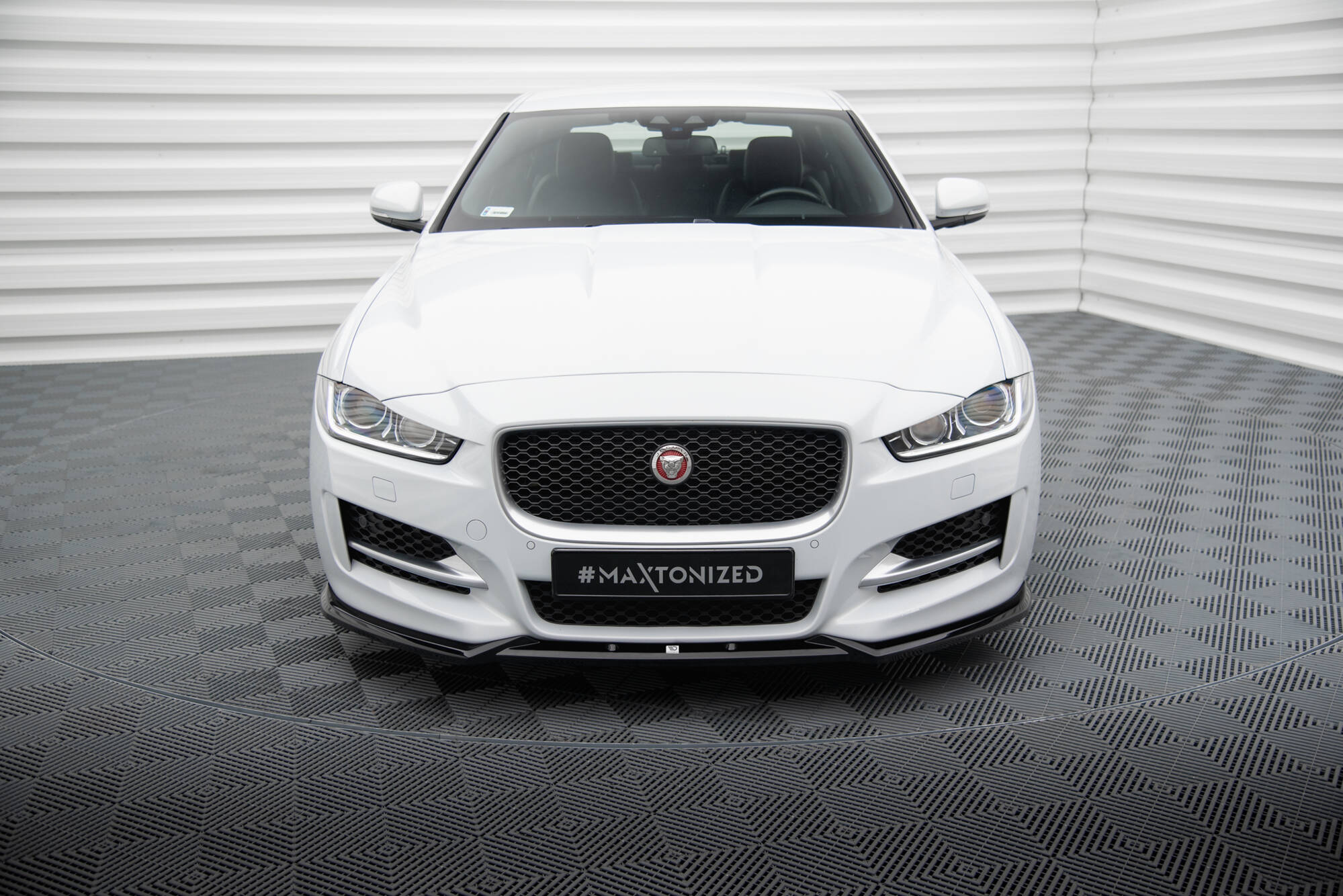 Front Splitter V.2 Jaguar XE R-Sport X760 - 2