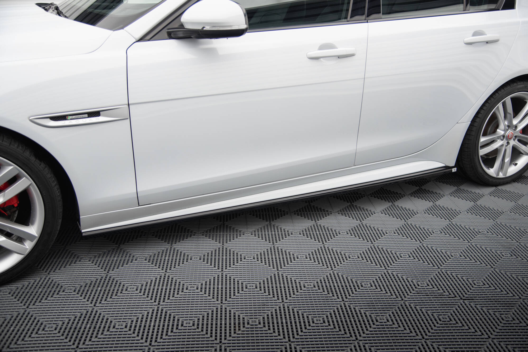 Side Skirts Diffusers Jaguar XE R-Sport X760 - 3