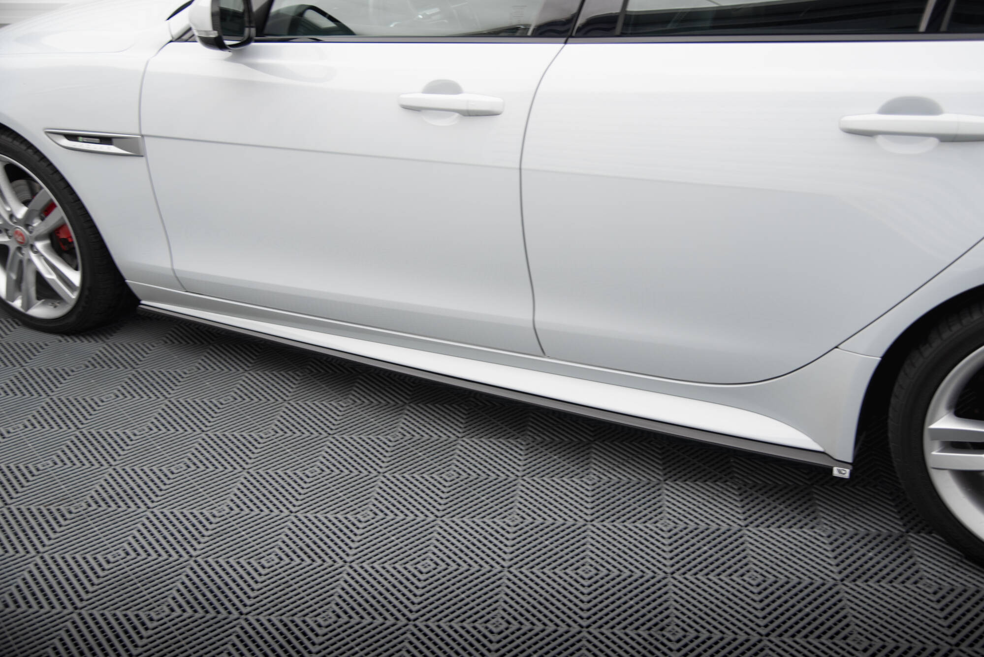 Side Skirts Diffusers Jaguar XE R-Sport X760 - 4