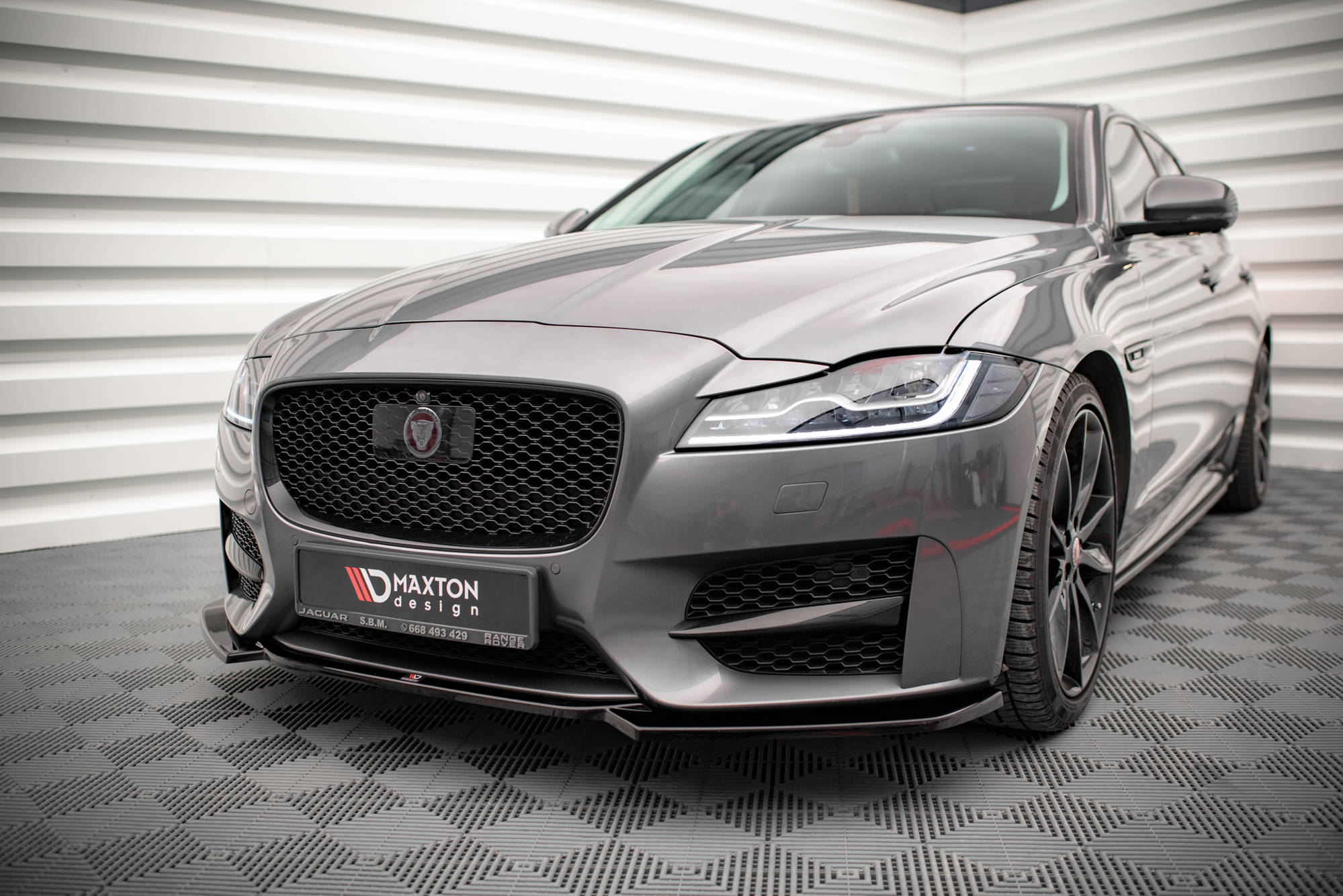 Front Splitter V.1 Jaguar XF R-sport MK2 (2015-2020) - 3