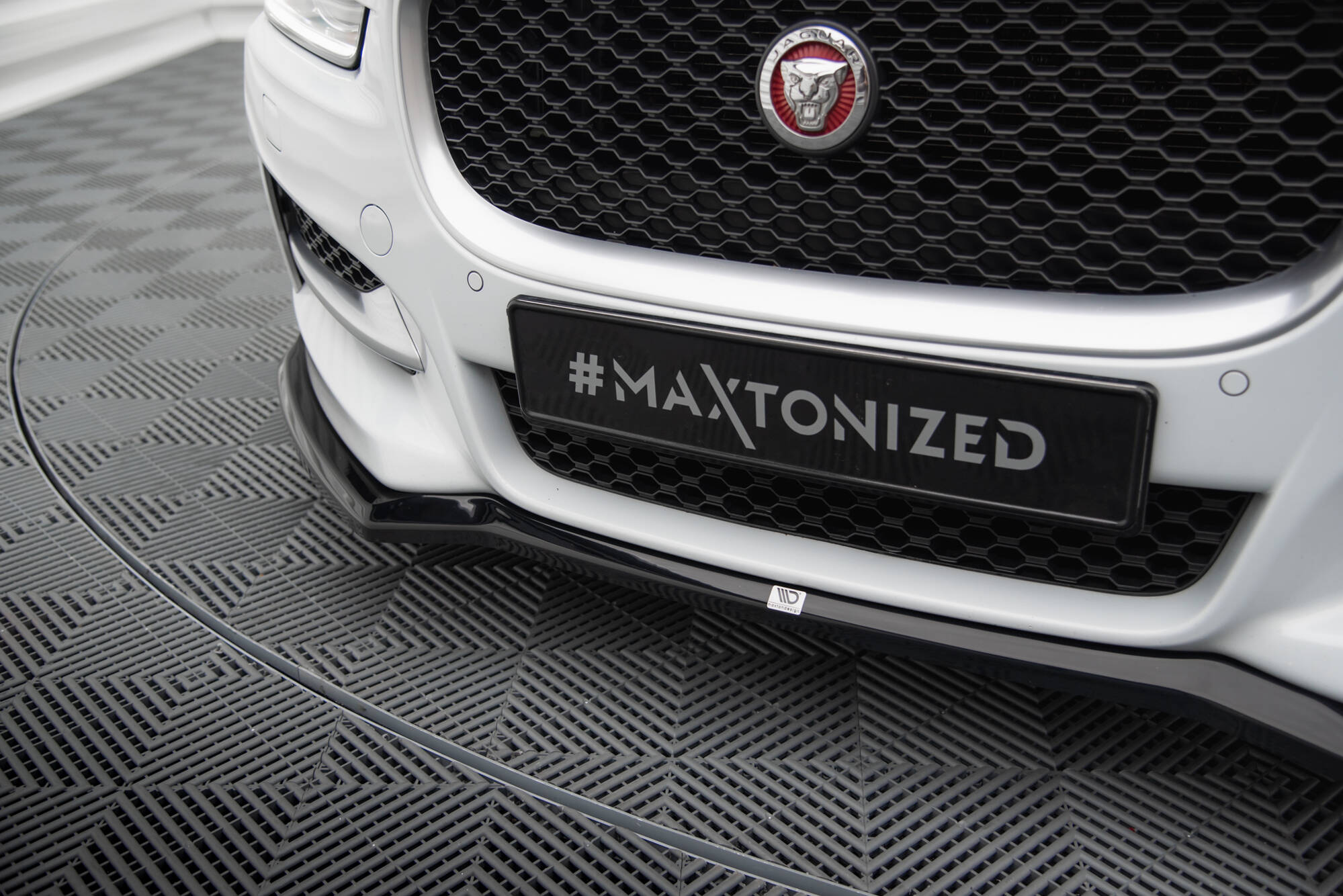 Front Splitter V.1 Jaguar XE R-Sport X760 - 4