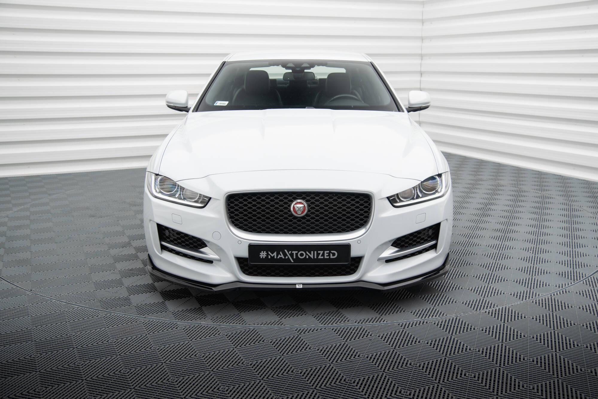 Front Splitter V.1 Jaguar XE R-Sport X760 - 2