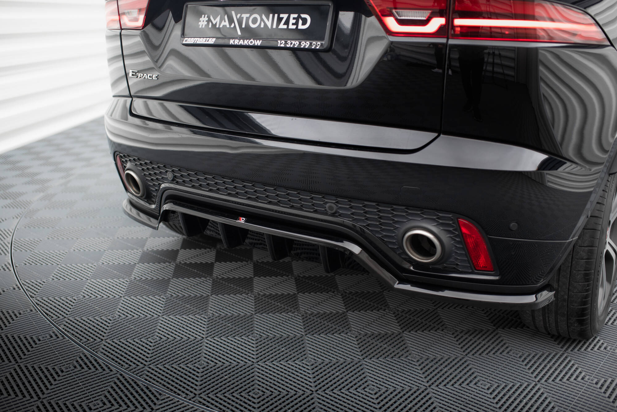 Central Rear Splitter (Vertical Bars) Jaguar E-Pace R-Dynamic Mk1 - 4