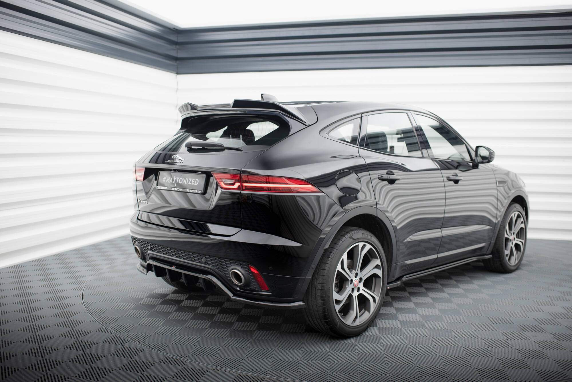 Central Rear Splitter (Vertical Bars) Jaguar E-Pace R-Dynamic Mk1 - 6