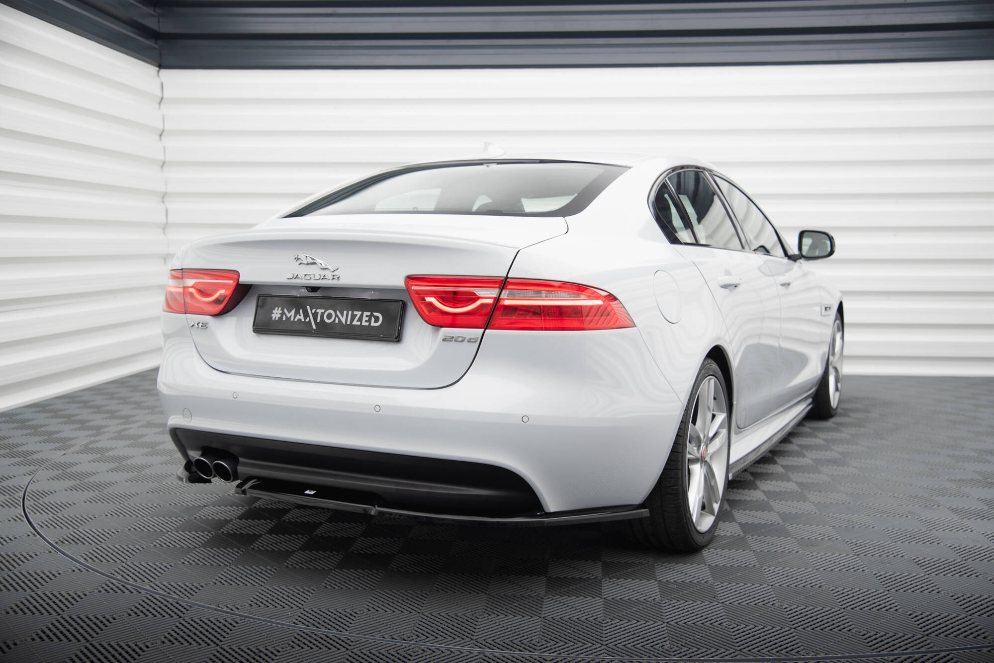 Rear Side Splitters Jaguar XE R-Sport X760 - 2