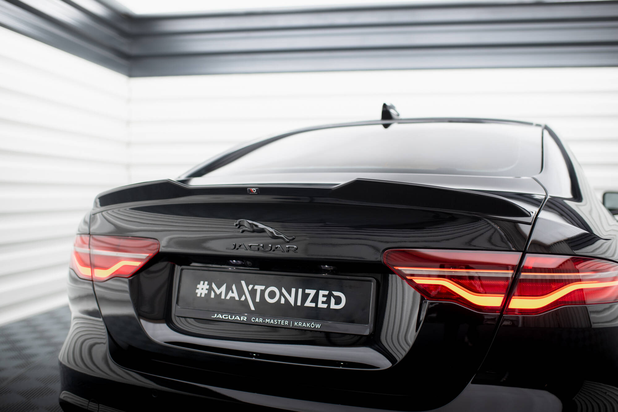 Spoiler CAP 3D Jaguar XE X760 Facelift - 3