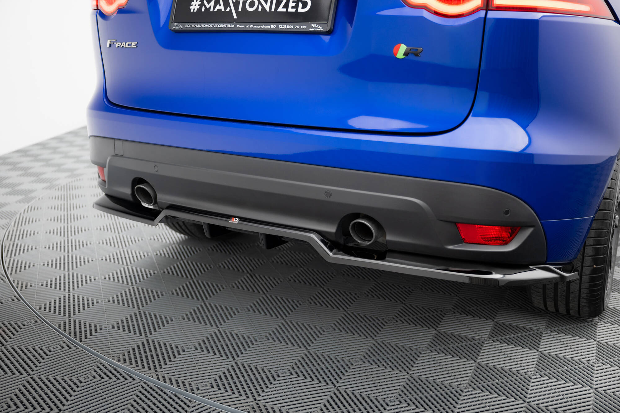 Central Rear Splitter (Vertical Bars) Jaguar F-Pace R-Sport Mk1 - 3