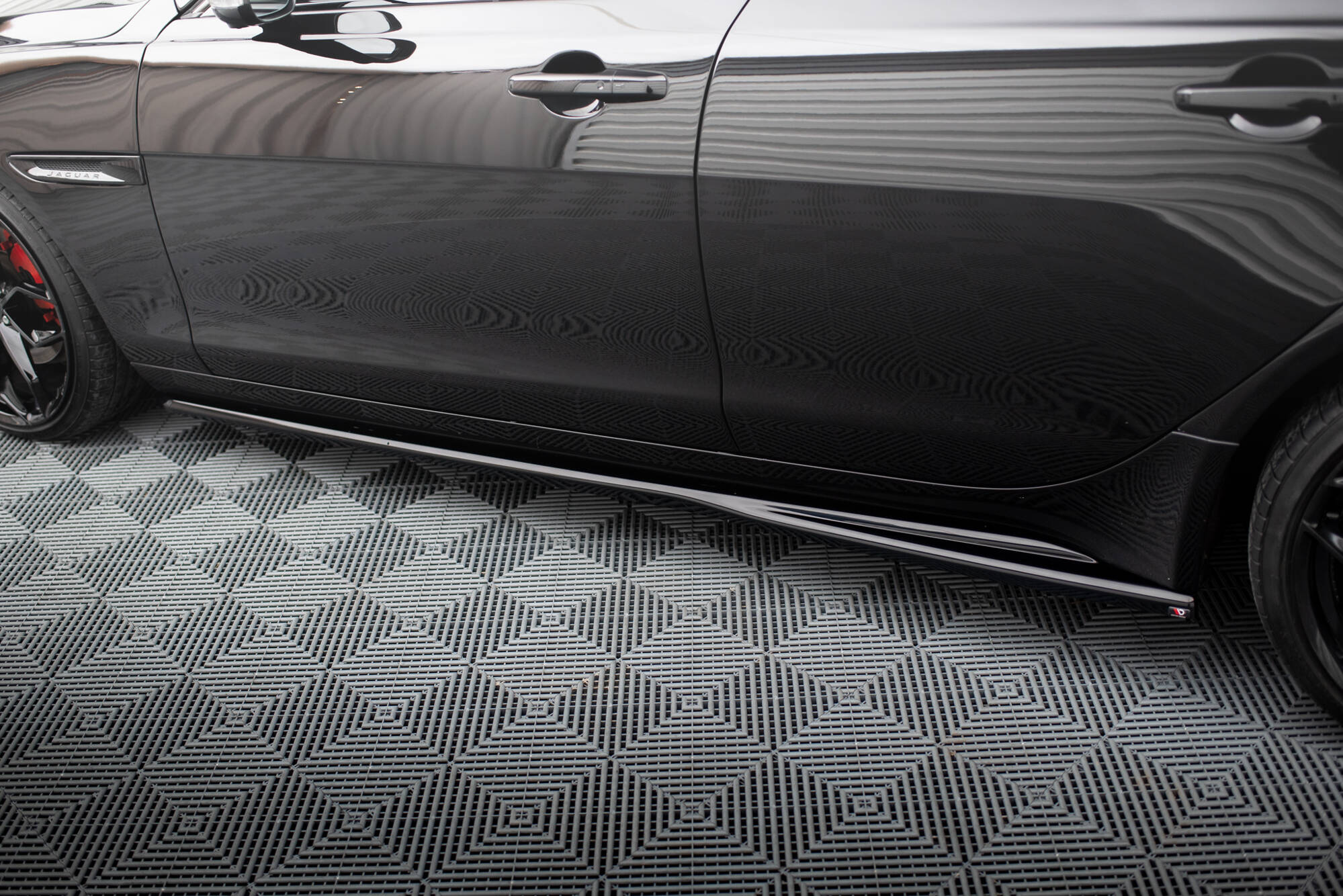 Side Skirts Diffusers Jaguar XE X760 Facelift - 4