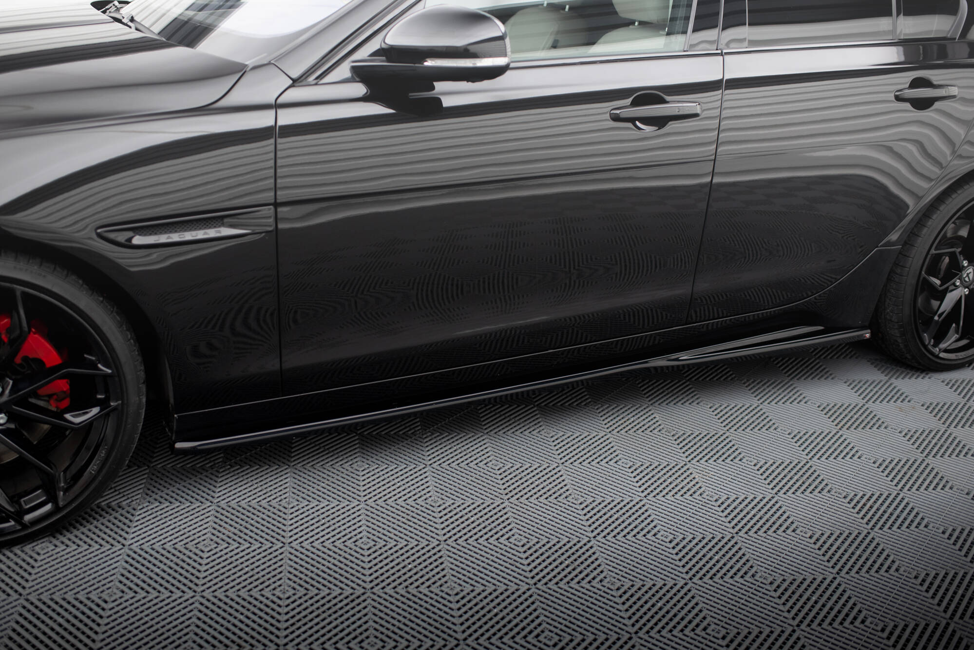 Side Skirts Diffusers Jaguar XE X760 Facelift - 3
