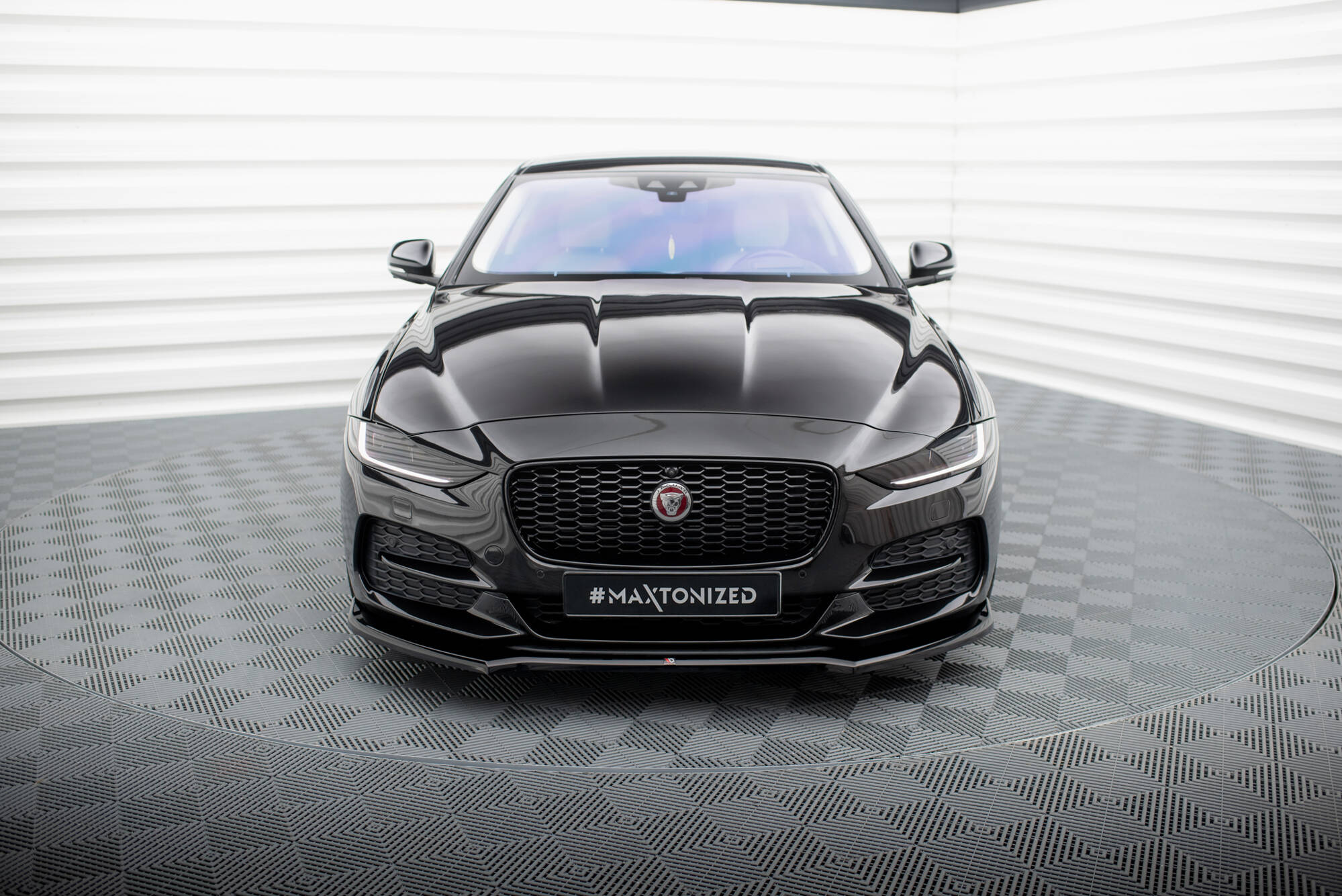 Front Splitter V.1 Jaguar XE X760 Facelift - 2