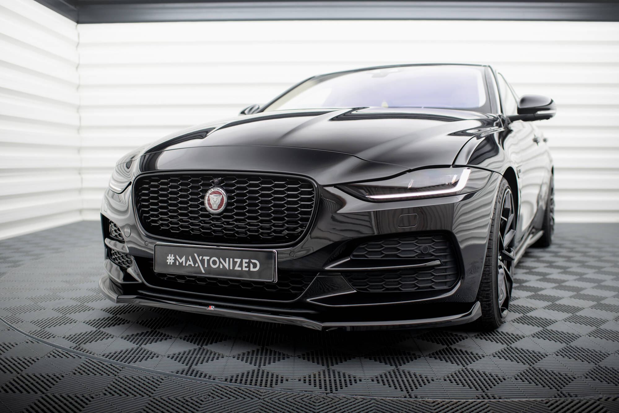 Front Splitter V.1 Jaguar XE X760 Facelift - 3