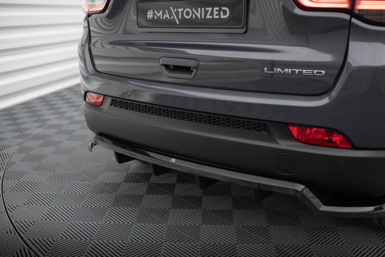 Central Rear Splitter (Vertical Bars) Jeep Compass Limited Mk2 Facelift - 3
