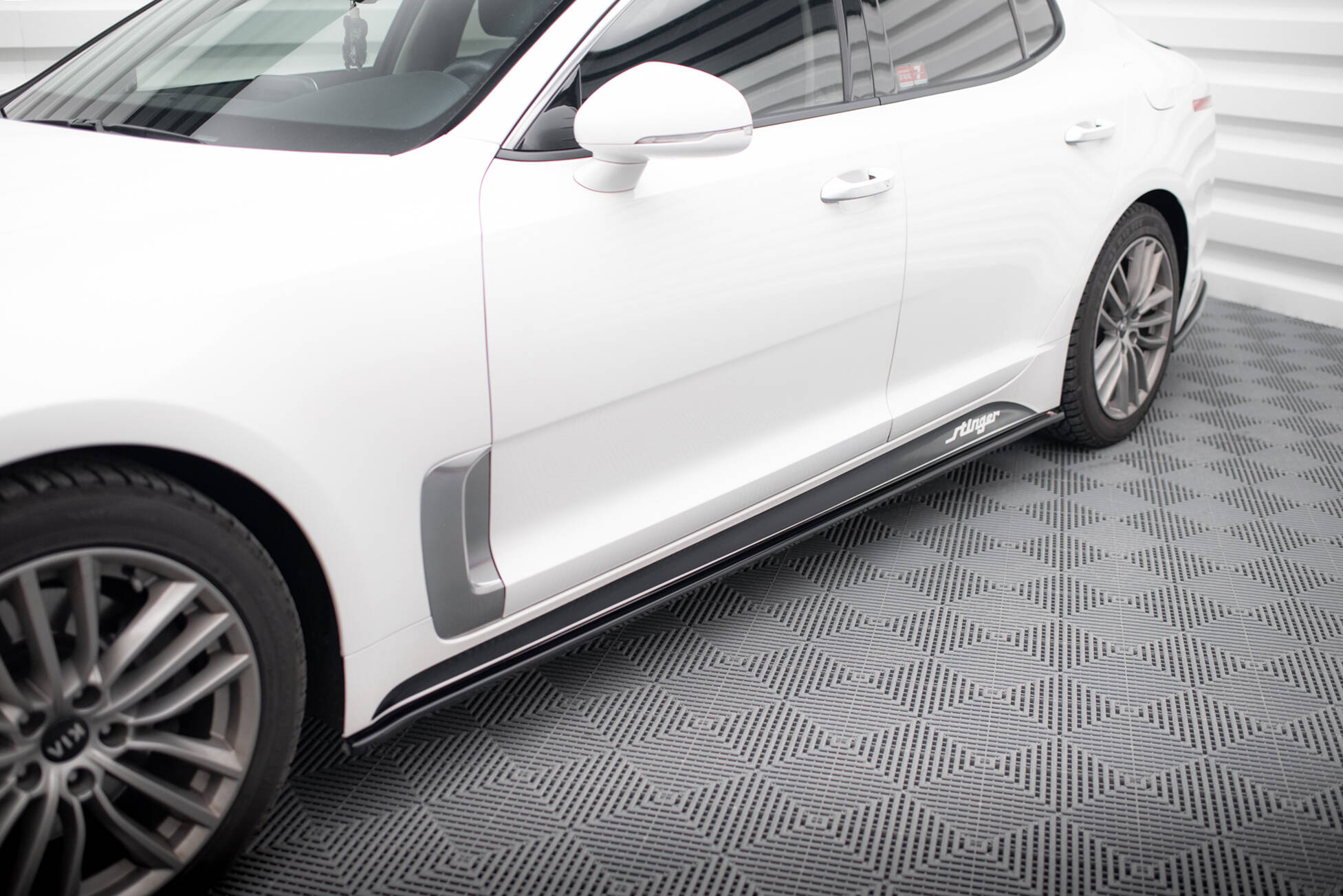Side Skirts Diffusers Kia Stinger GT / GT-Line / Standard Mk1 - 2