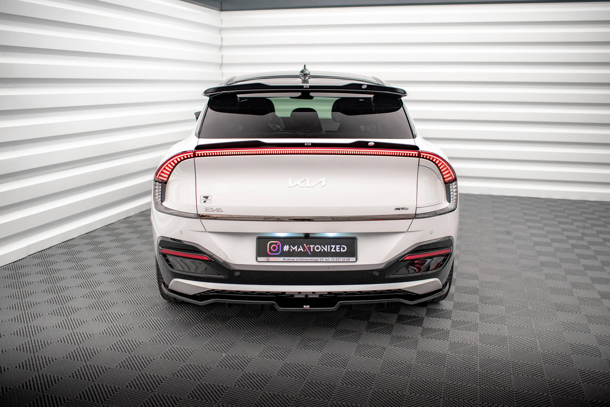 Central Rear Splitter (Vertical Bars) Kia EV6 GT-Line Mk1 - 2