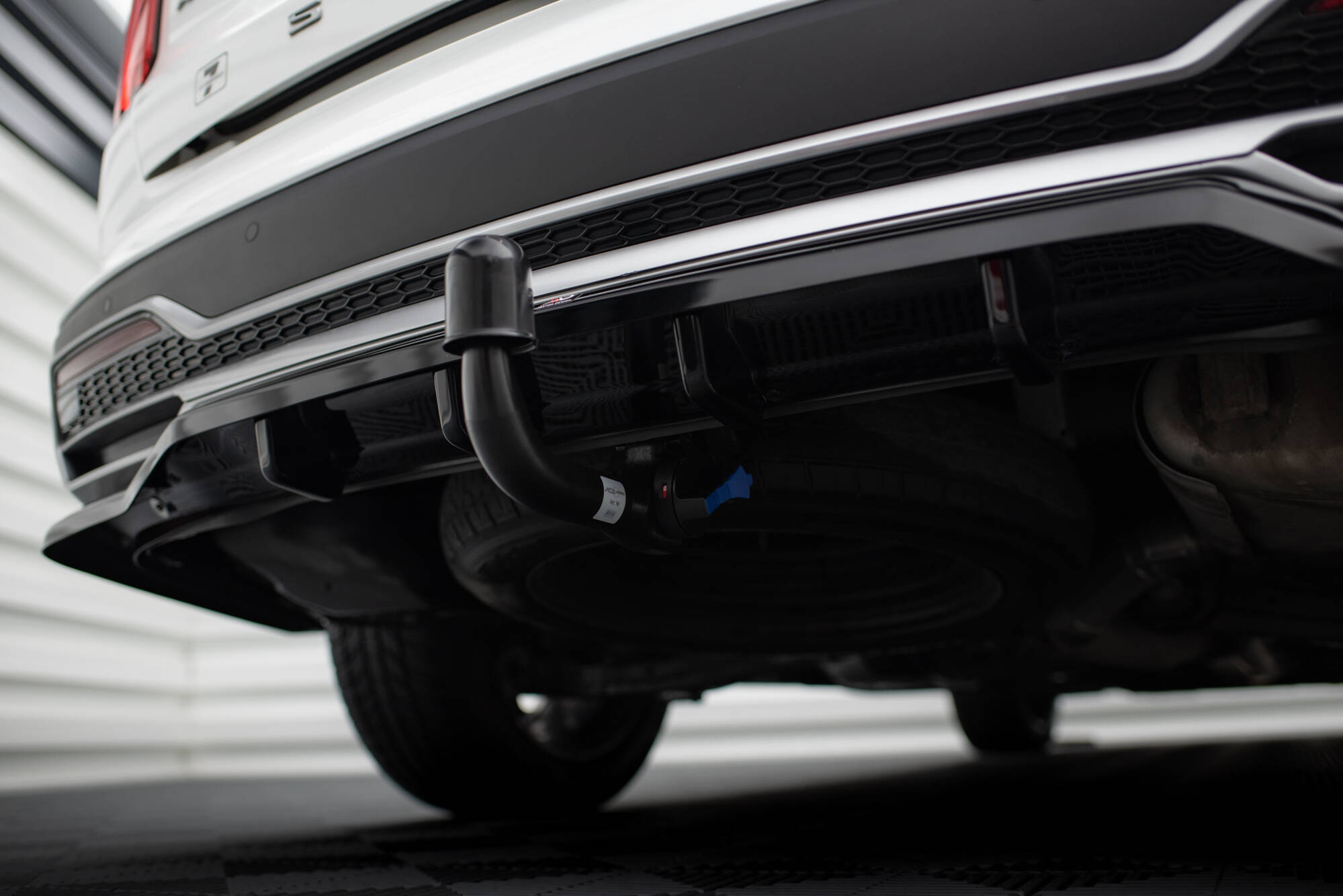 Central Rear Splitter (Vertical Bars) Kia Sorento Mk4 - 4