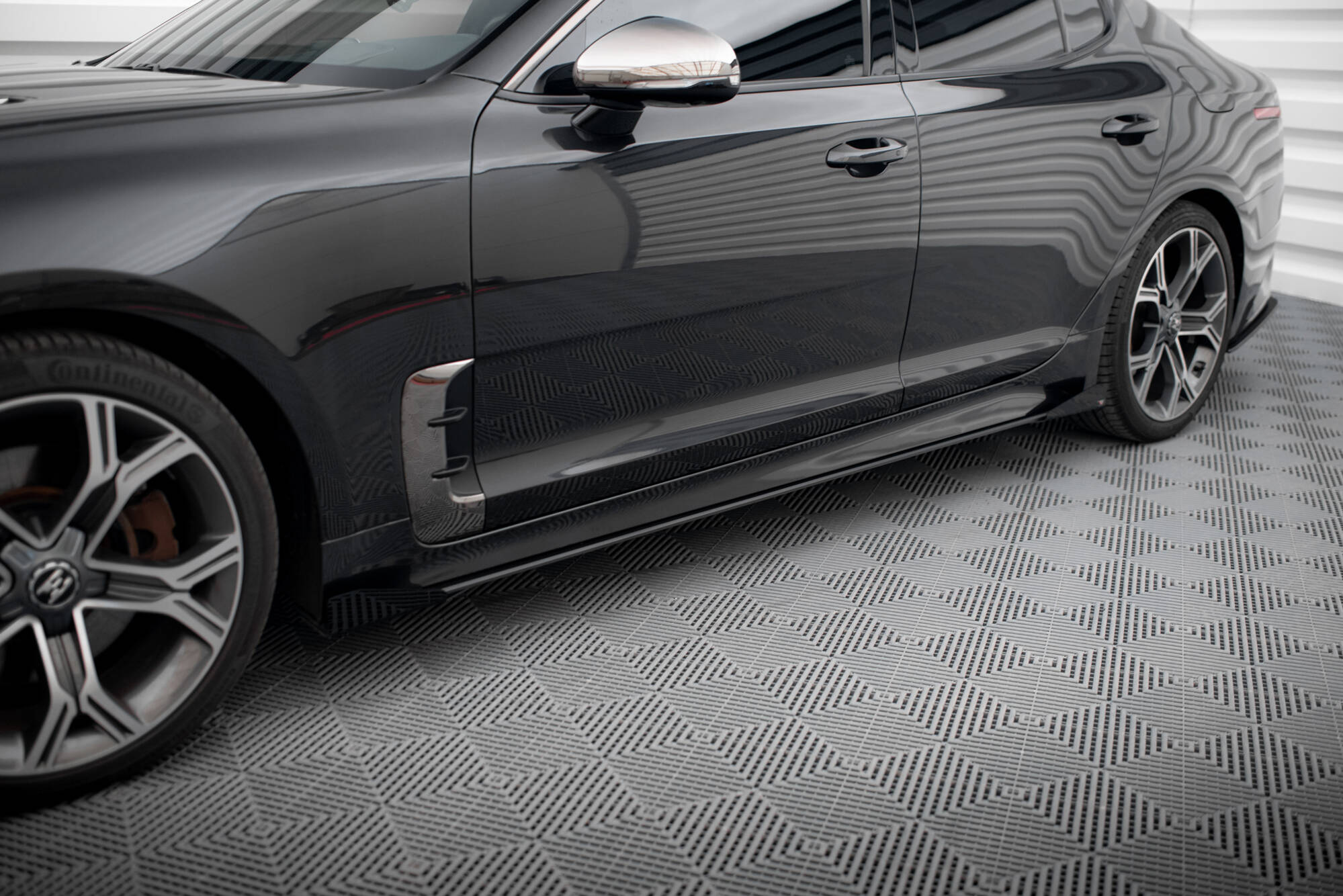 Side Flaps Kia Stinger GT / GT-Line / Standard Mk1 - 2