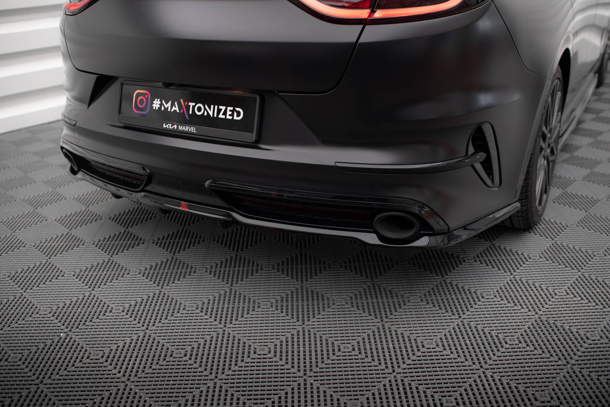 Central Rear Splitter (Vertical Bars) KIA ProCeed GT Mk1 Facelift - 4