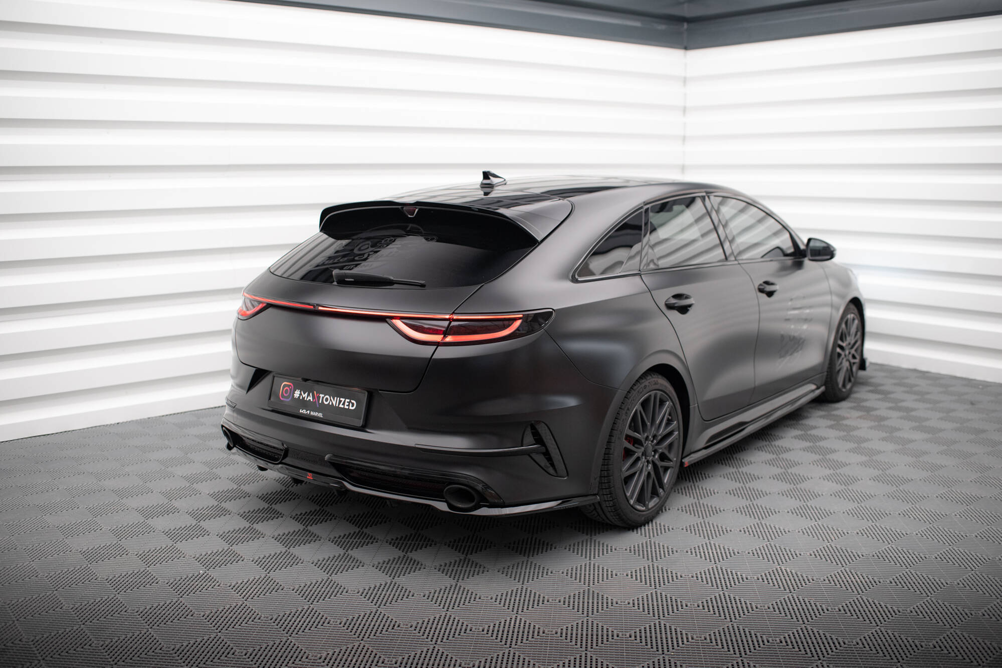 Central Rear Splitter (Vertical Bars) KIA ProCeed GT Mk1 Facelift - 2