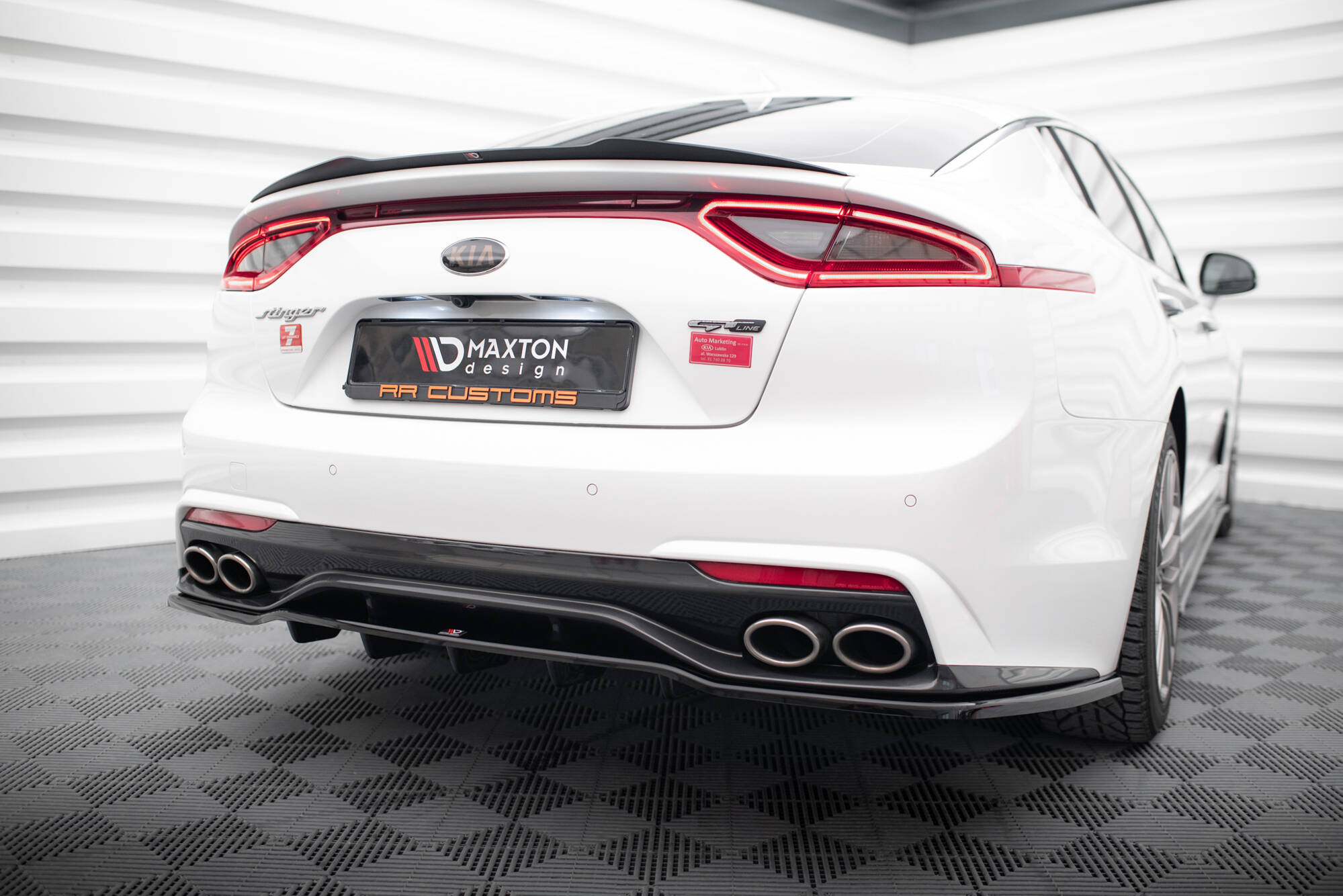 Central Rear Splitter (Vertical Bars) Kia Stinger Mk1 - 3