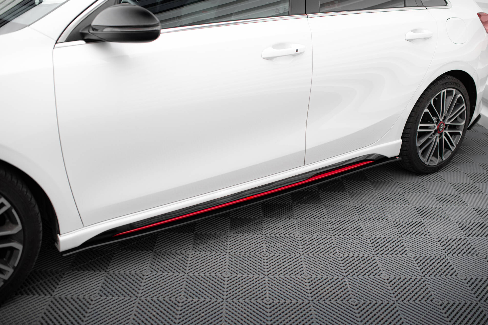 STREET PRO SIDE SKIRTS DIFFUSERS SUITABLE FOR KIA CEED GT MK3 / PROCEED MK1 – MAXTON DESIGN