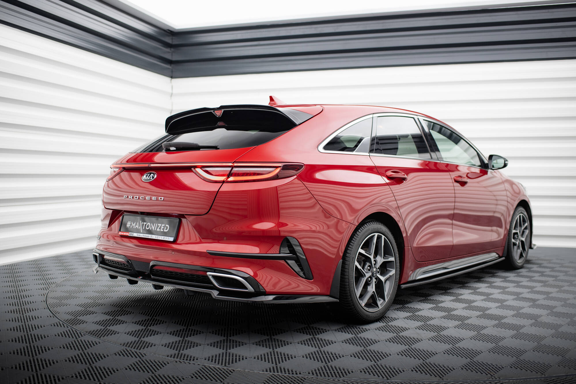 Central Rear Splitter (Vertical Bars) Kia ProCeed GT-Line Mk1 - 6