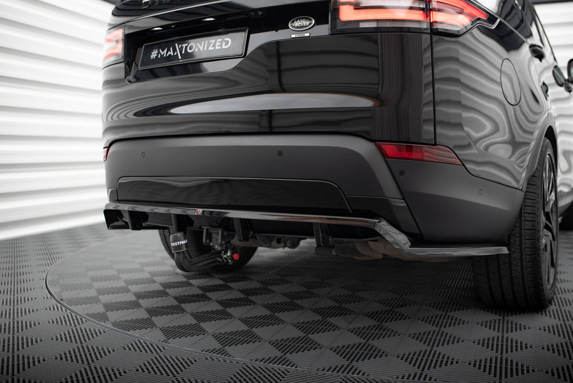 Central Rear Splitter (Vertical Bars) Land Rover Discovery HSE Mk5 - 9