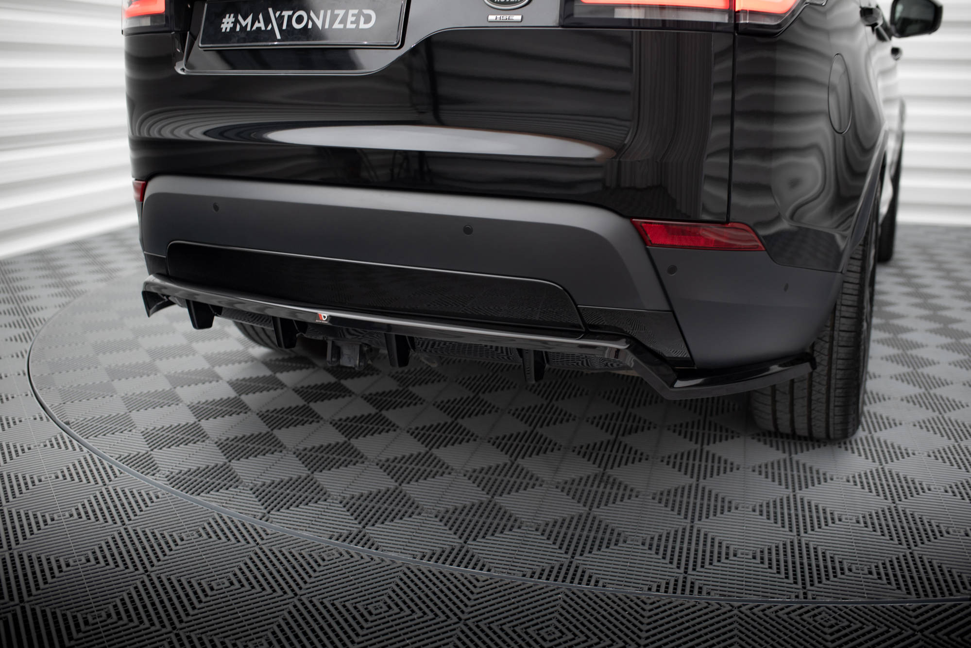 Central Rear Splitter (Vertical Bars) Land Rover Discovery HSE Mk5 - 5