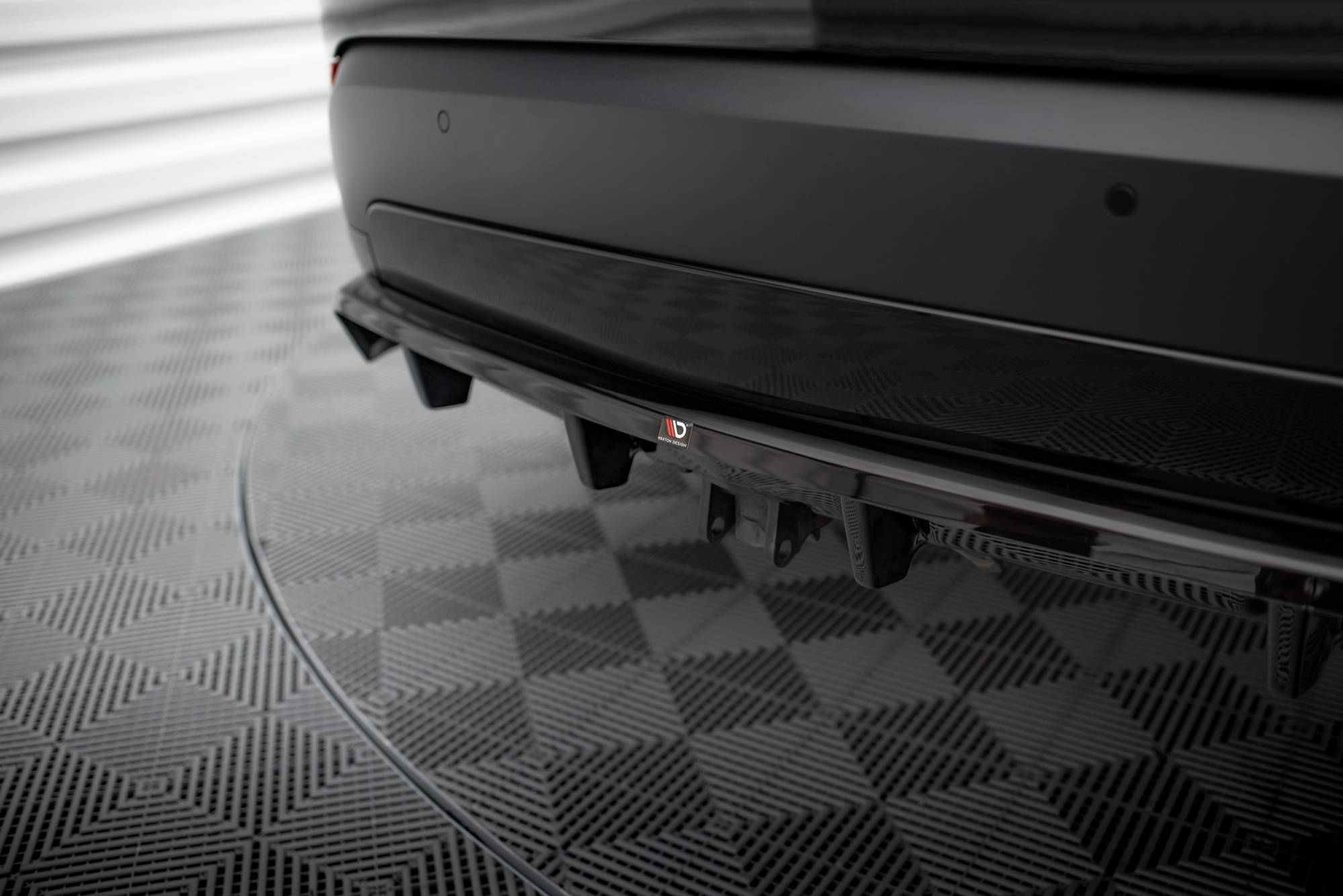 Central Rear Splitter (Vertical Bars) Land Rover Discovery HSE Mk5 - 3