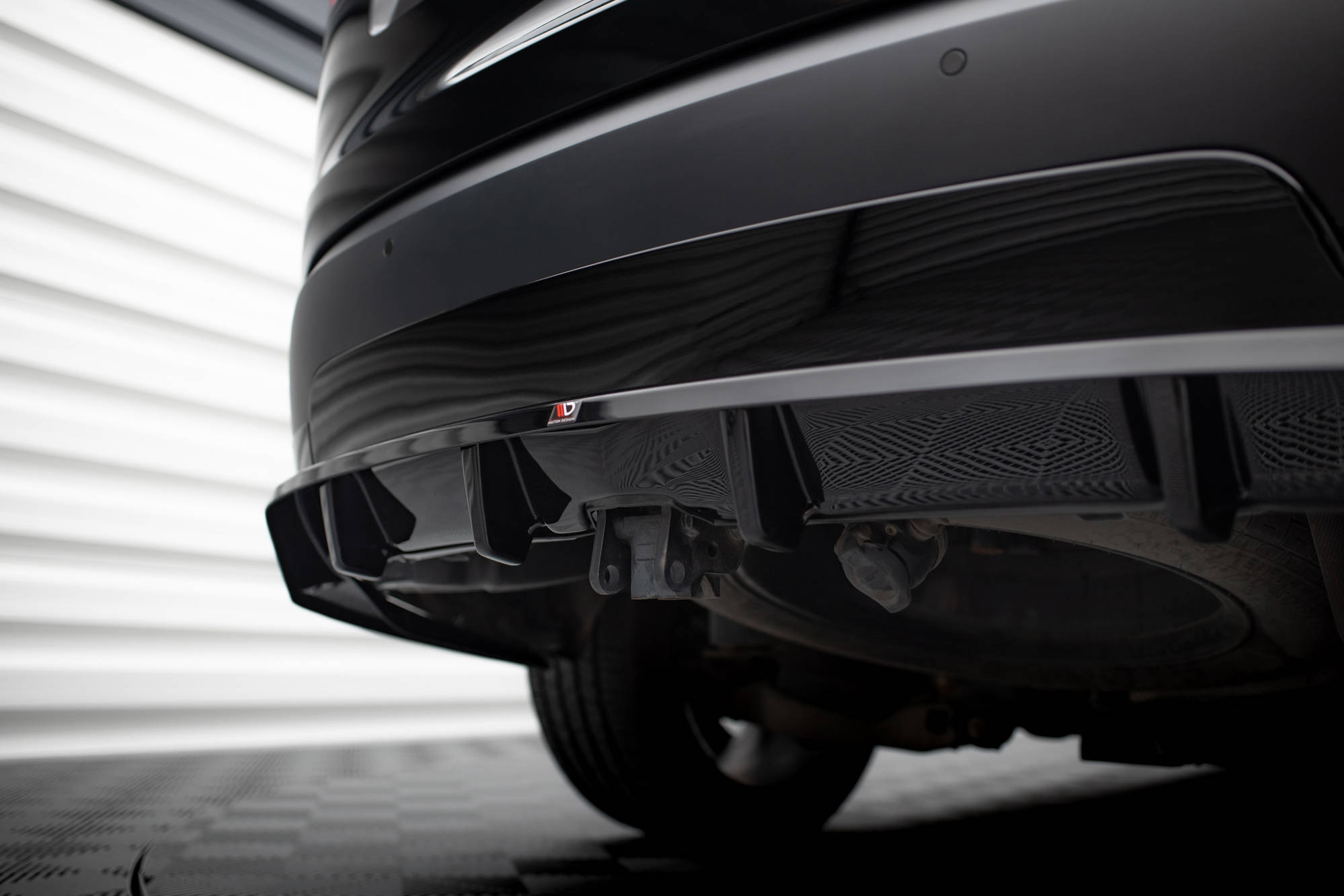 Central Rear Splitter (Vertical Bars) Land Rover Discovery HSE Mk5 - 4