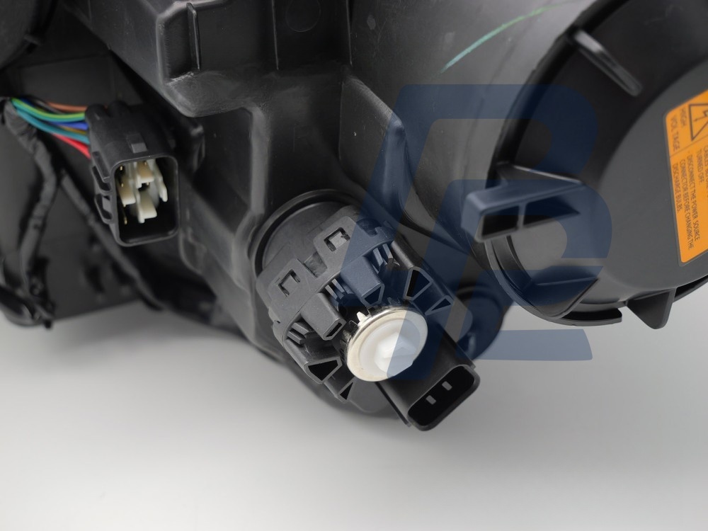 Xenon Left Headlight TYC for Mitsubishi L200 2015–2019 - 2