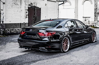 Central Rear Splitter (W/ Vertical Bars) Lexus LS MK4 Facelift (2012-2017)