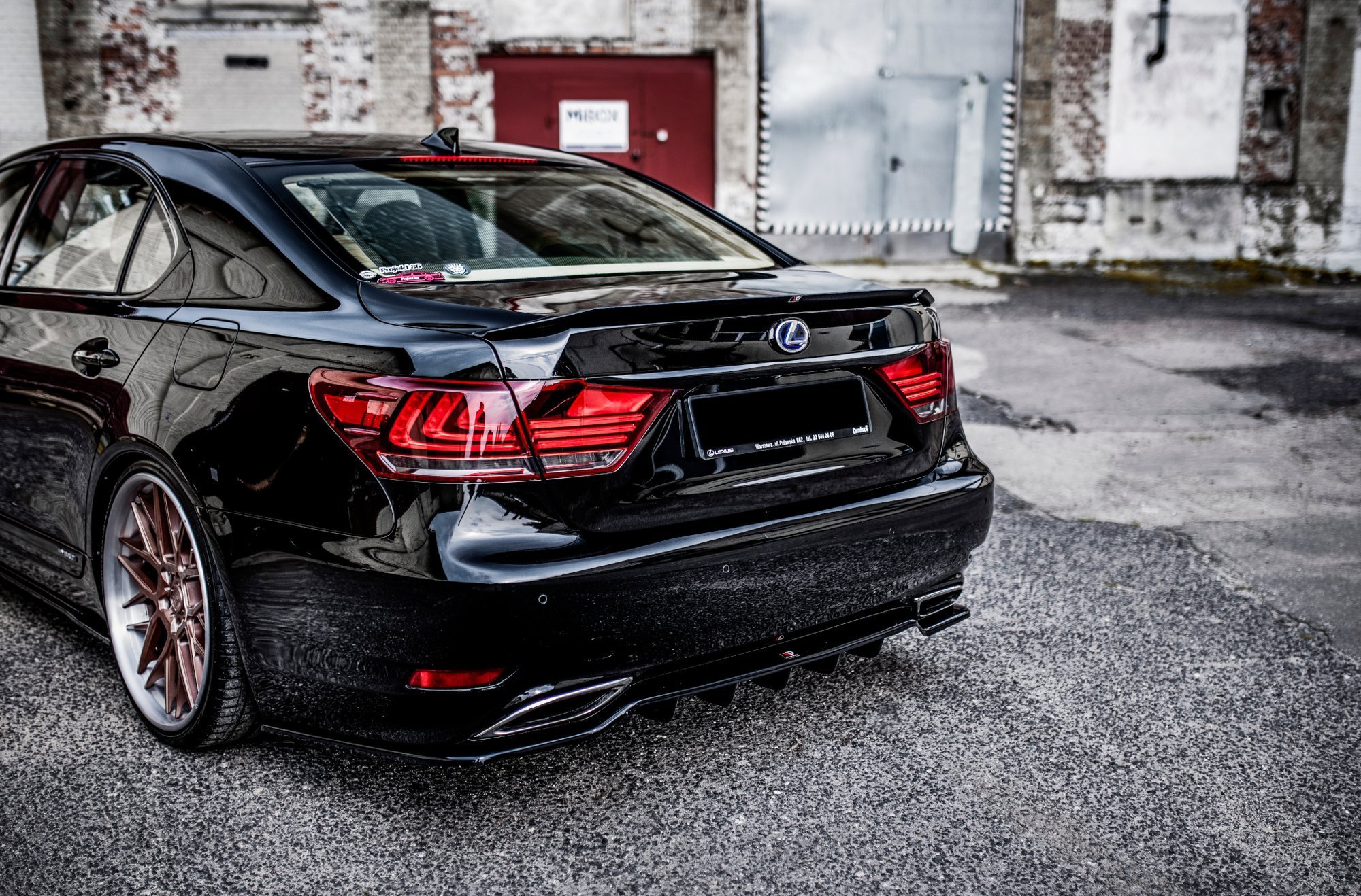 Central Rear Splitter (W/ Vertical Bars) Lexus LS MK4 Facelift (2012-2017) - 4