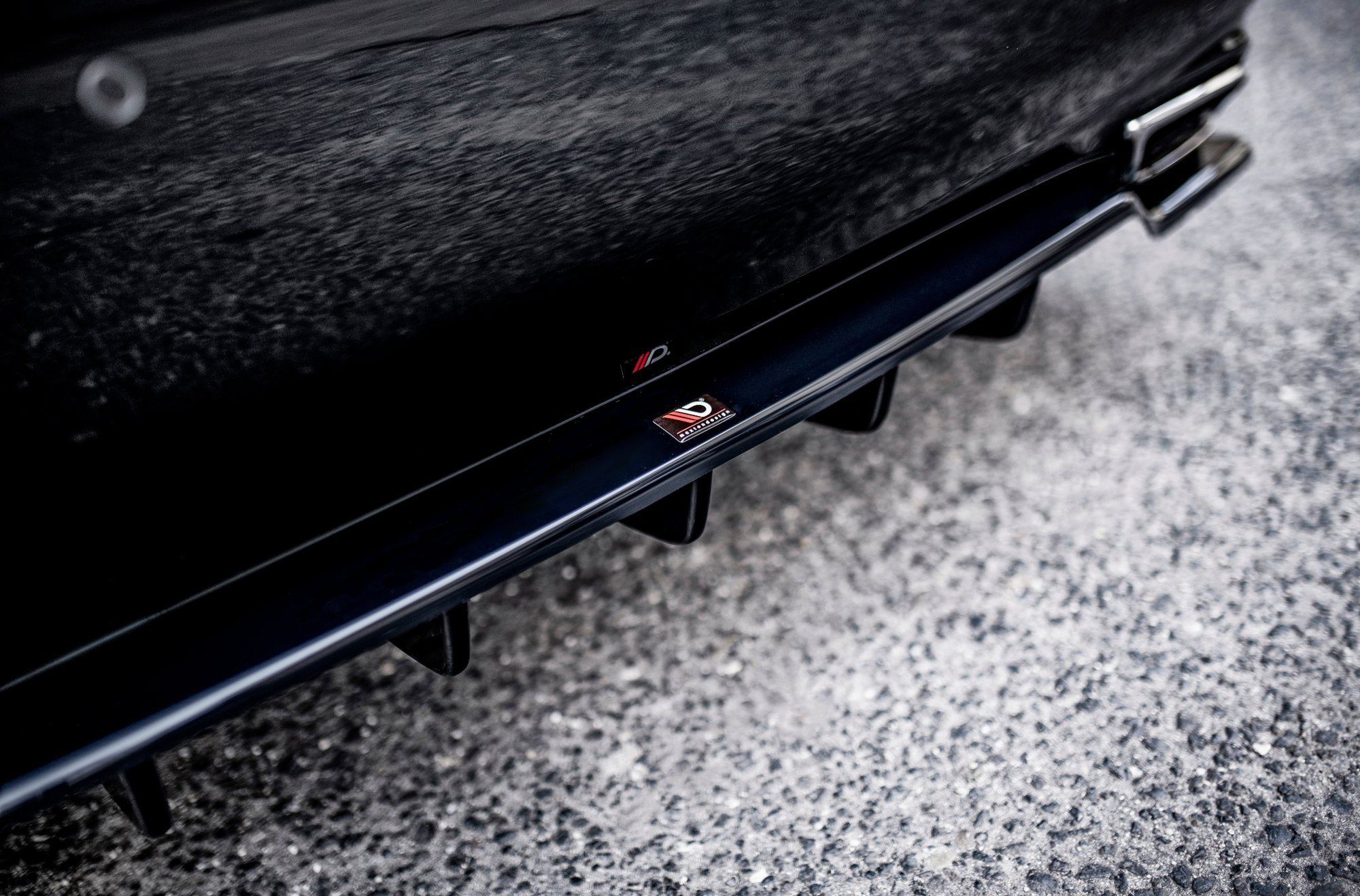 Central Rear Splitter (W/ Vertical Bars) Lexus LS MK4 Facelift (2012-2017) - 3