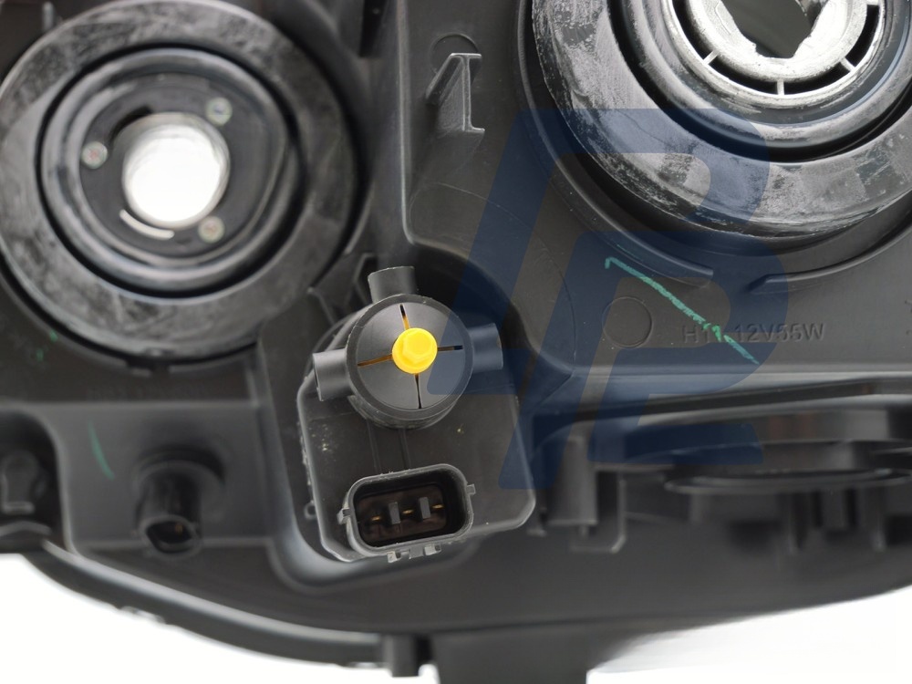 Right Headlight TYC for Mitsubishi Pajero 2010–2015 - 4