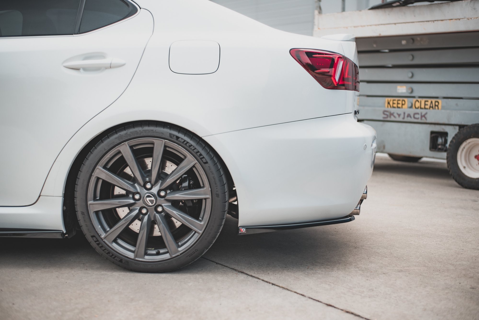 Rear Side Splitters Lexus IS F Mk2 (2007-2013) - 2