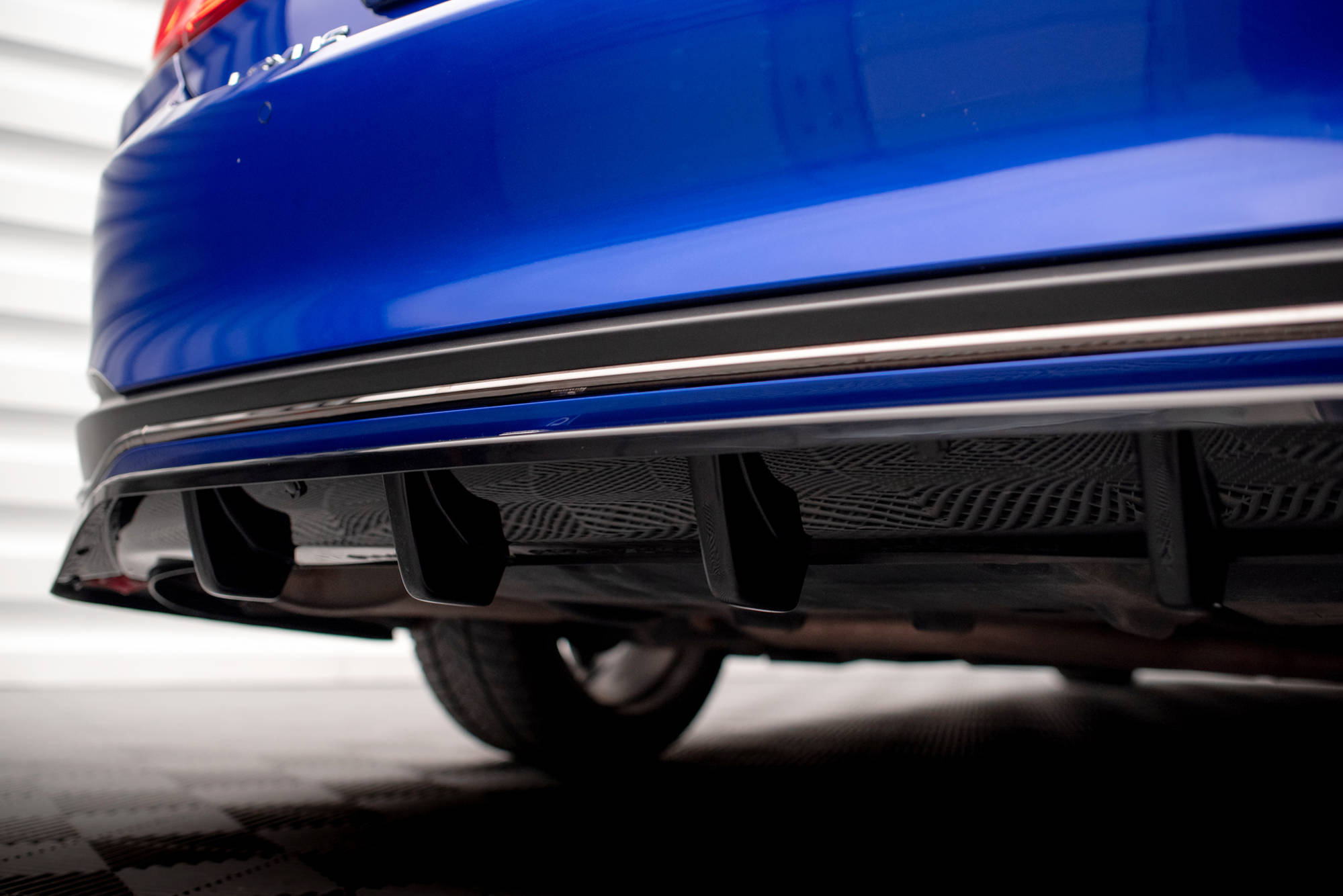 Central Rear Splitter (Vertical Bars) Lexus ES F Sport Mk7 - 5