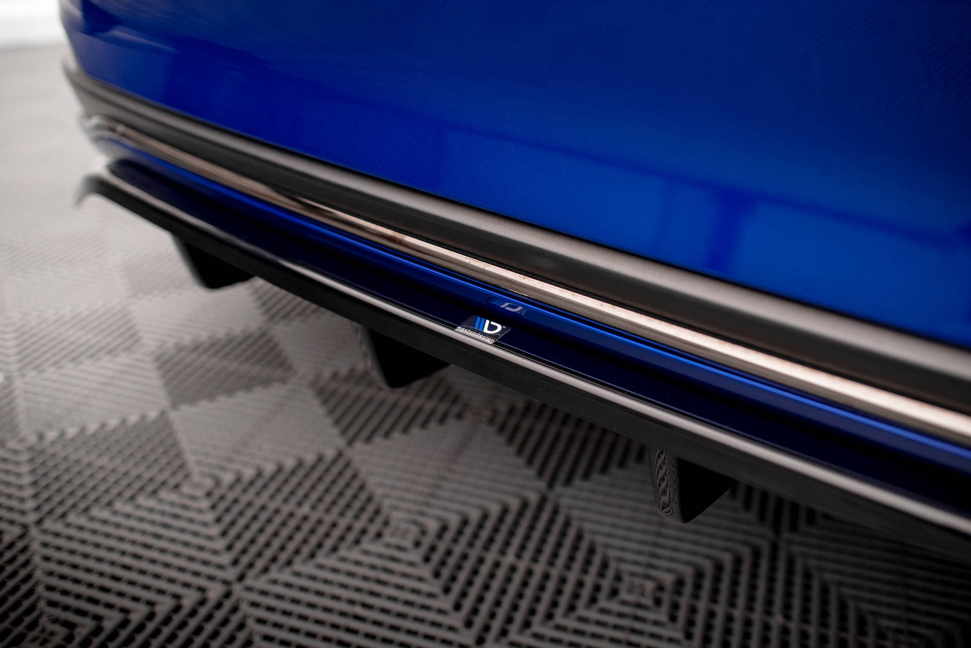 Central Rear Splitter (Vertical Bars) Lexus ES F Sport Mk7 - 4