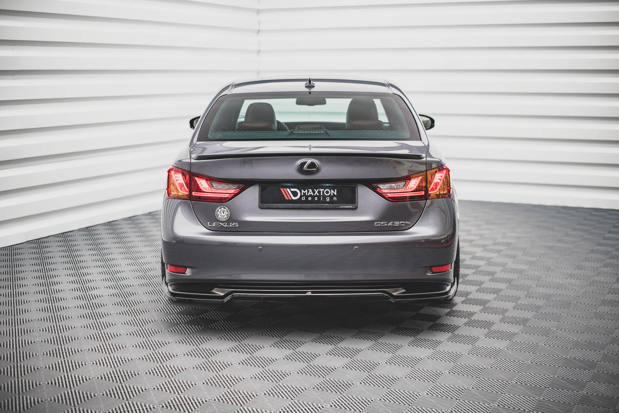 Central Rear Splitter (Vertical Bars) Lexus GS F Sport Hybrid Mk4 (L10) (2012-2015) - 2