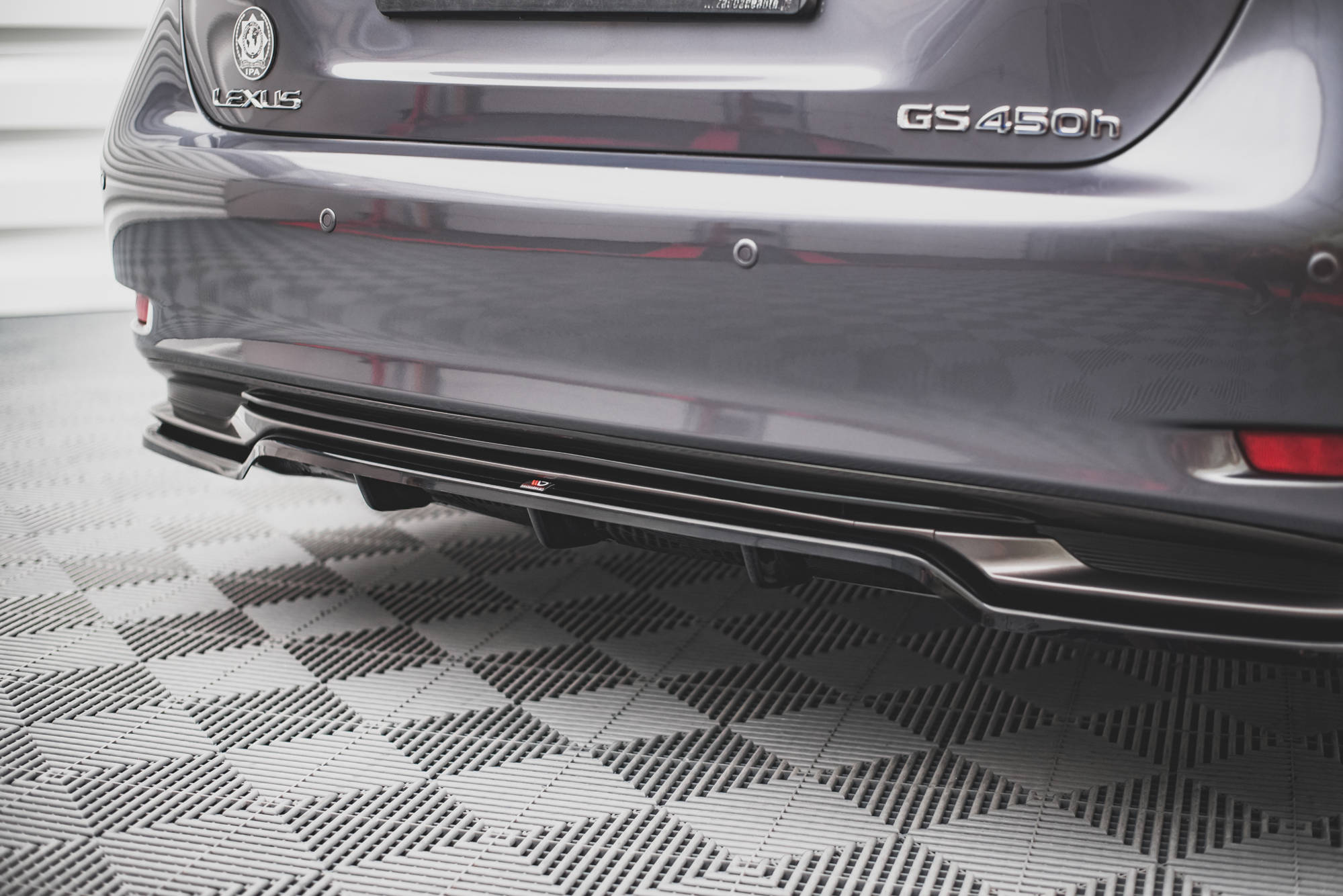 Central Rear Splitter (Vertical Bars) Lexus GS F Sport Hybrid Mk4 (L10) (2012-2015) - 4
