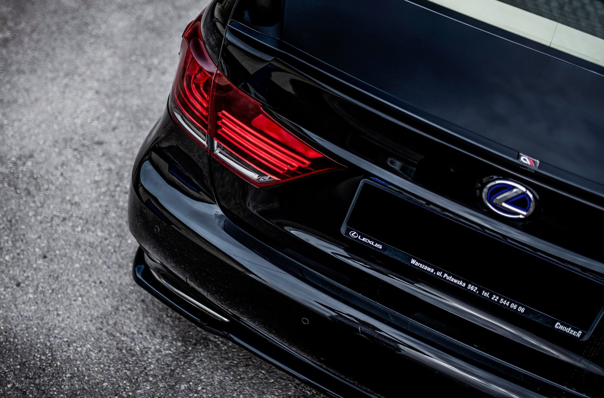 Central Rear Splitter Lexus LS MK4 Facelift (2012-2017) - 2